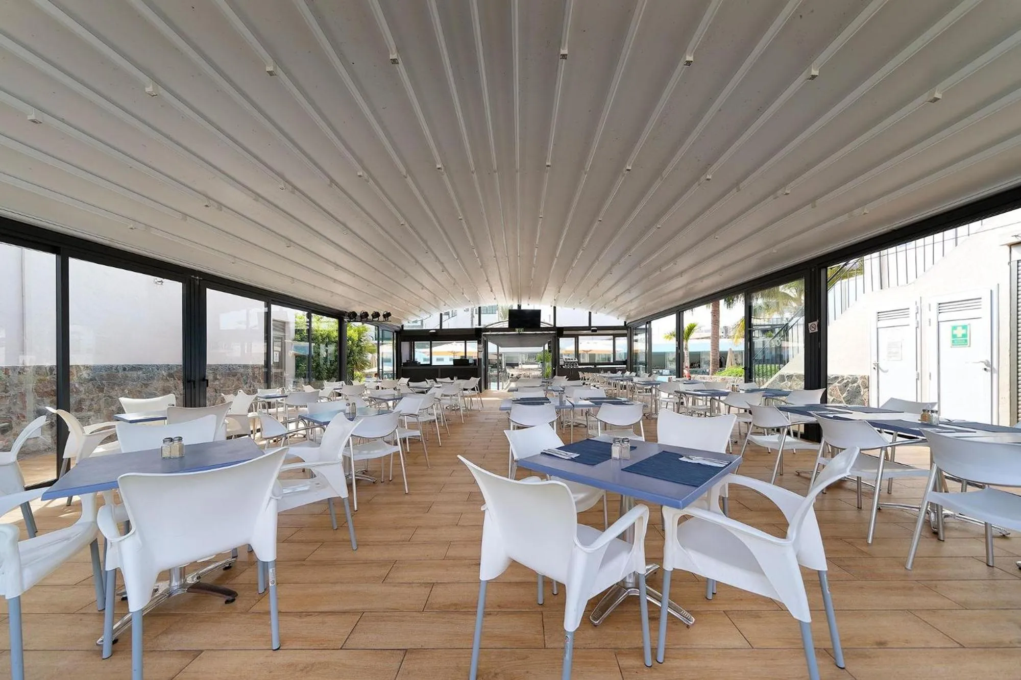 Restaurant/places to eat in Servatur Eden & Buganvillas