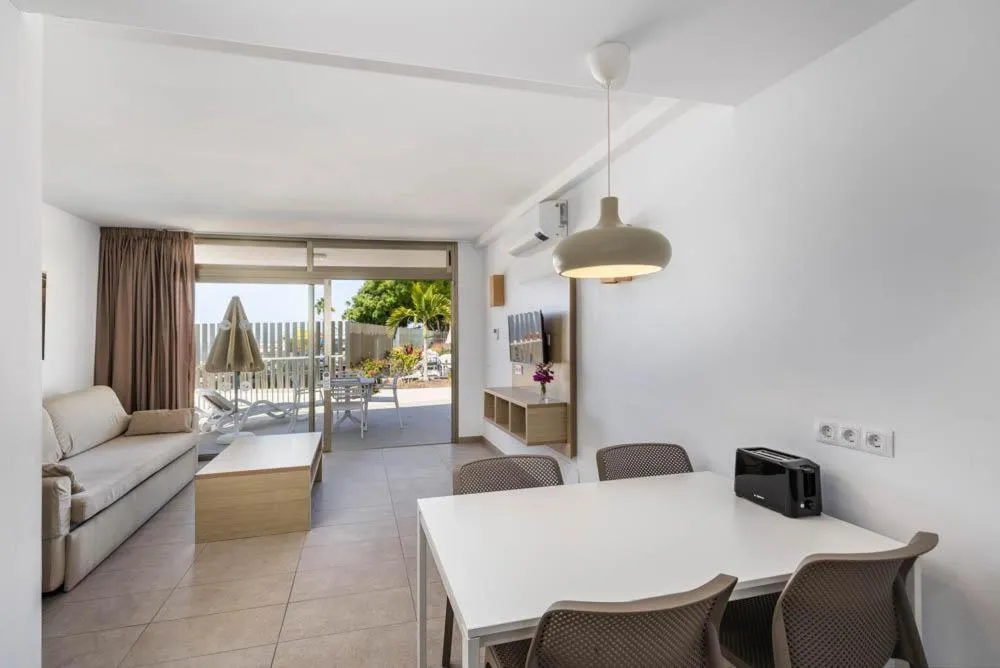 Photo of the whole room in Servatur Eden & Buganvillas