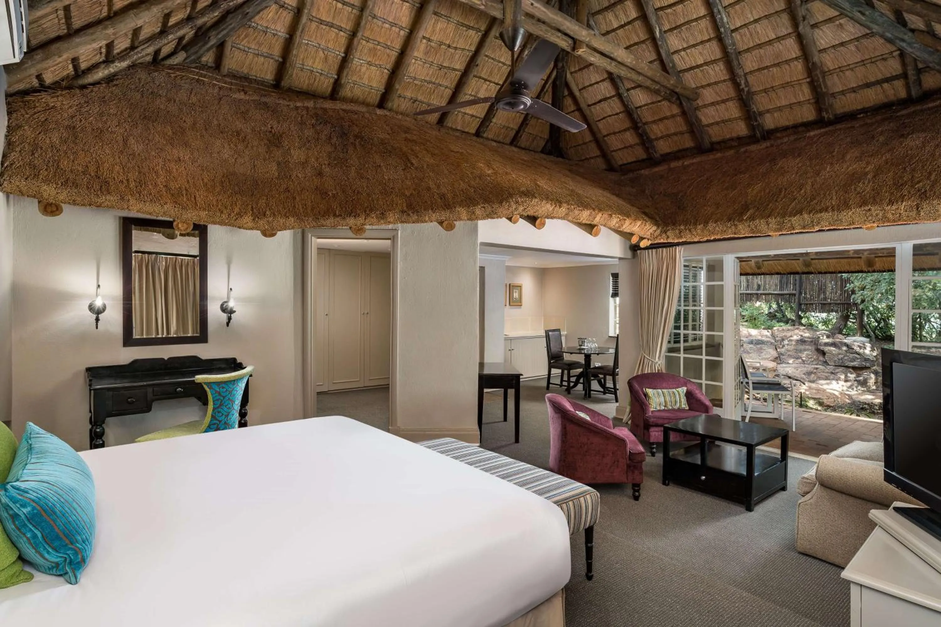 Photo of the whole room, Bed in Mount Grace Hotel & Spa