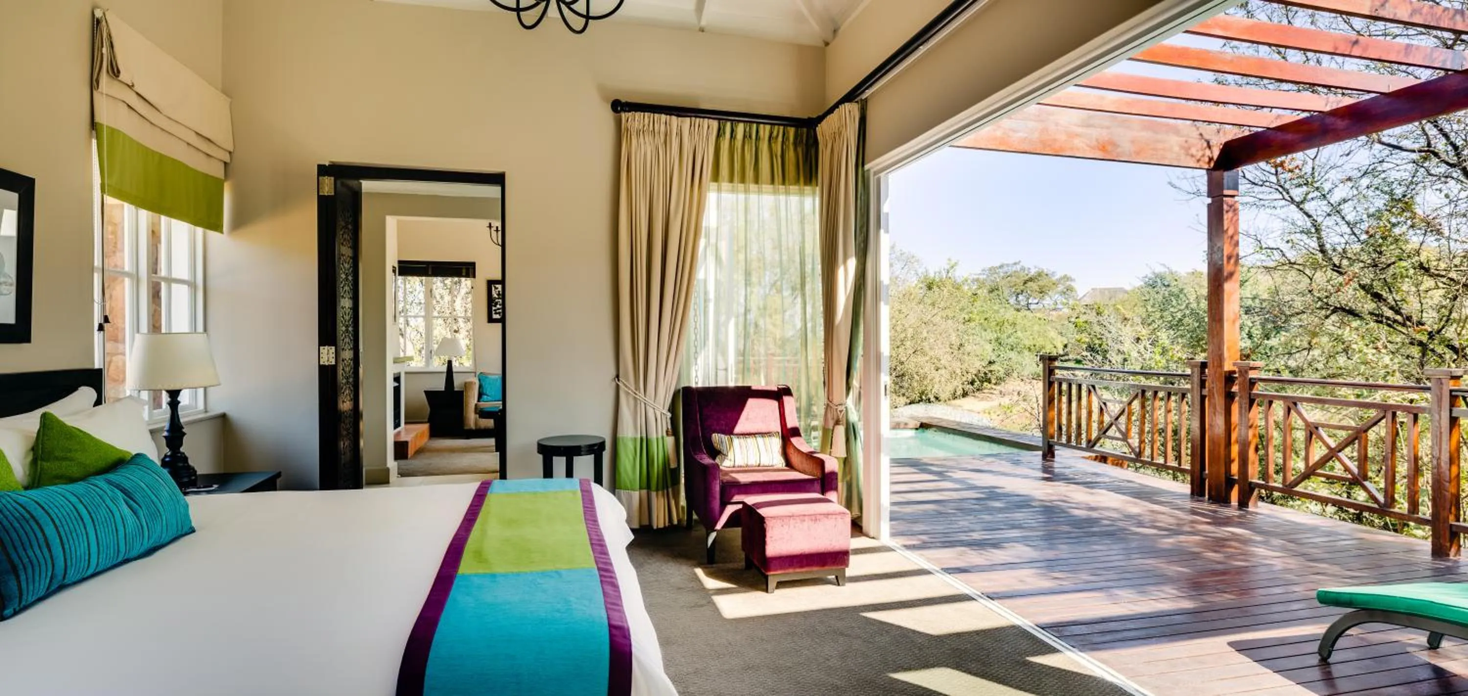 Dining area, Bed in Mount Grace Hotel & Spa