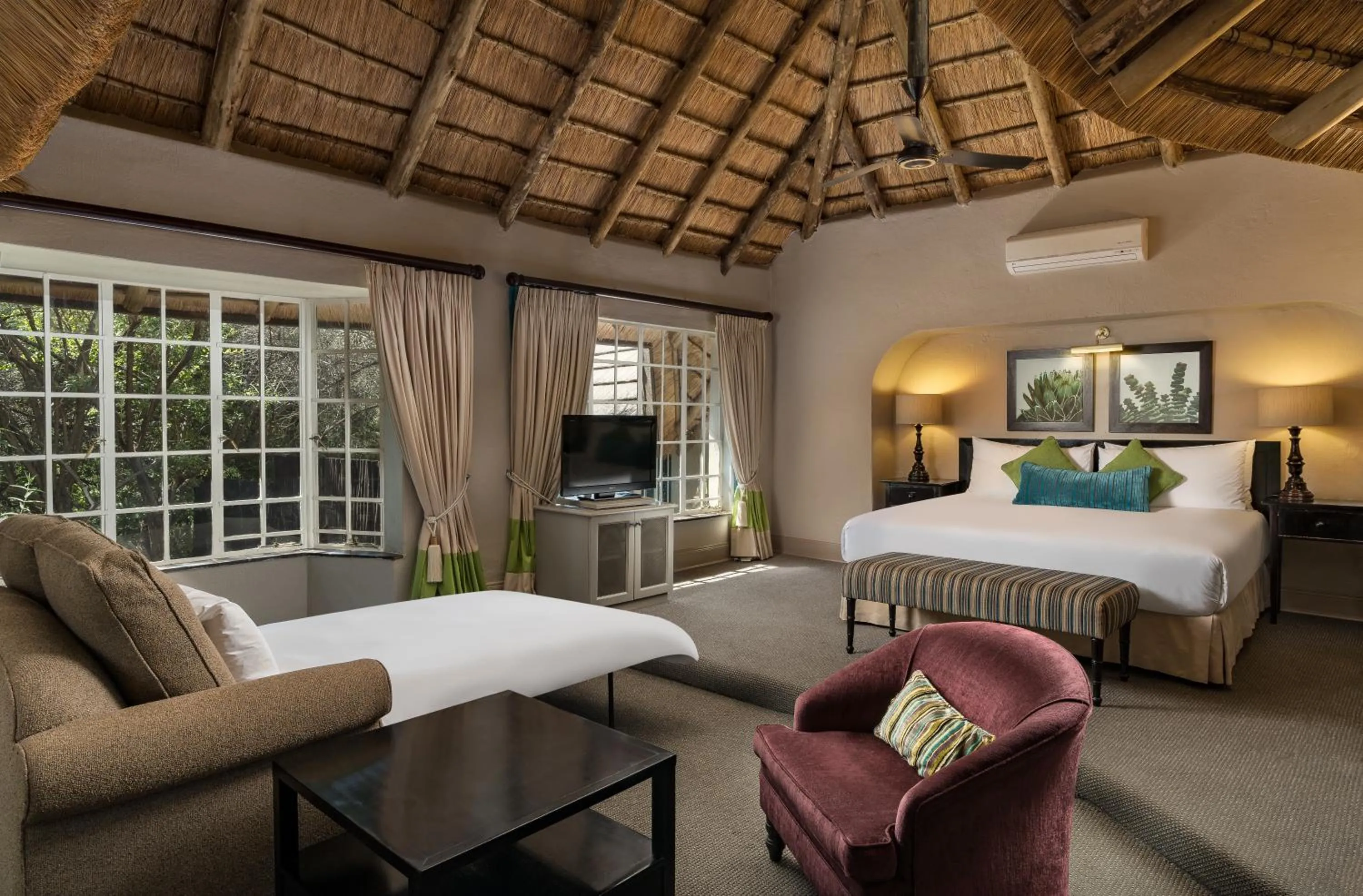 Photo of the whole room, Bed in Mount Grace Hotel & Spa