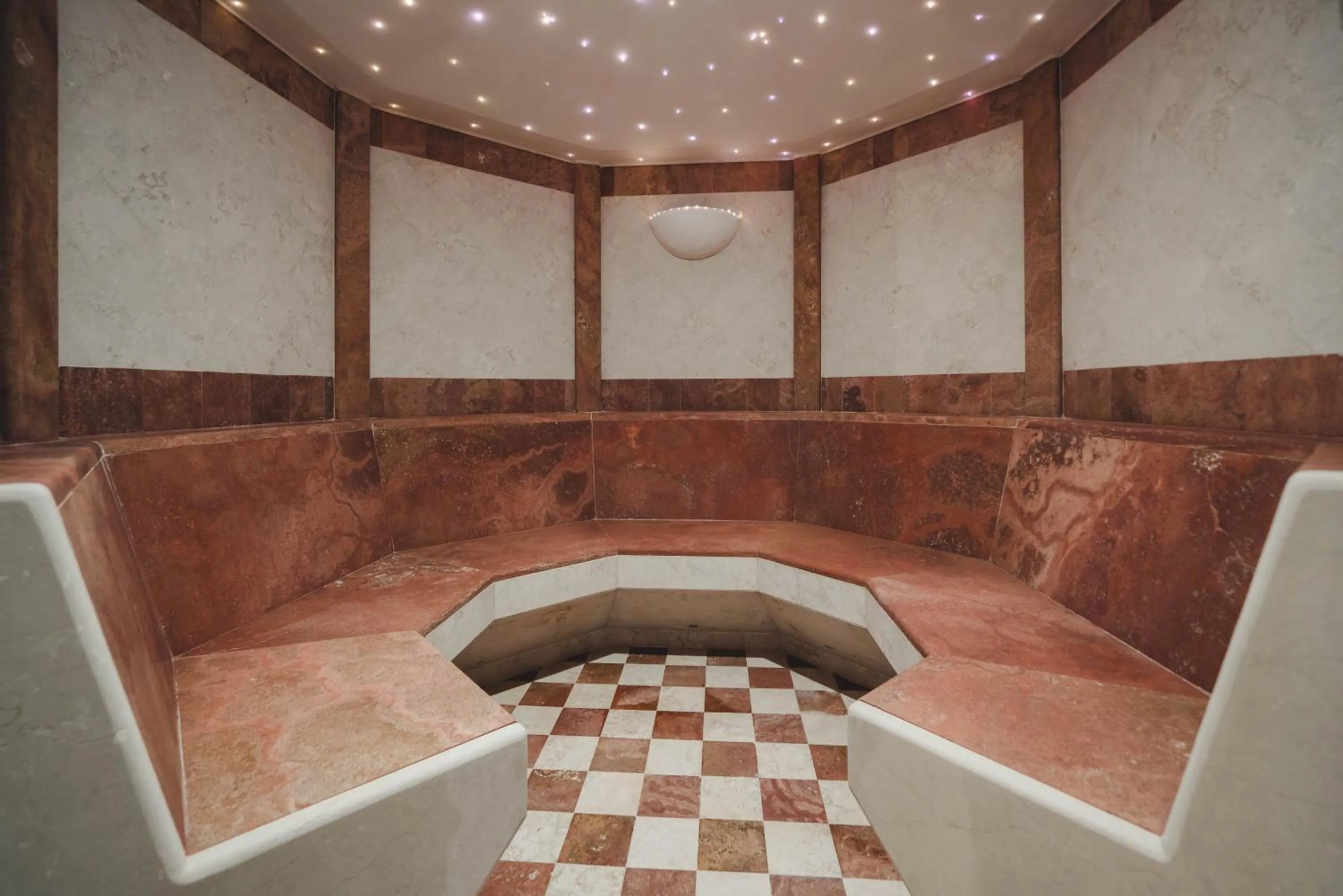 Steam room in Hotel Colbricon Beauty & Relax