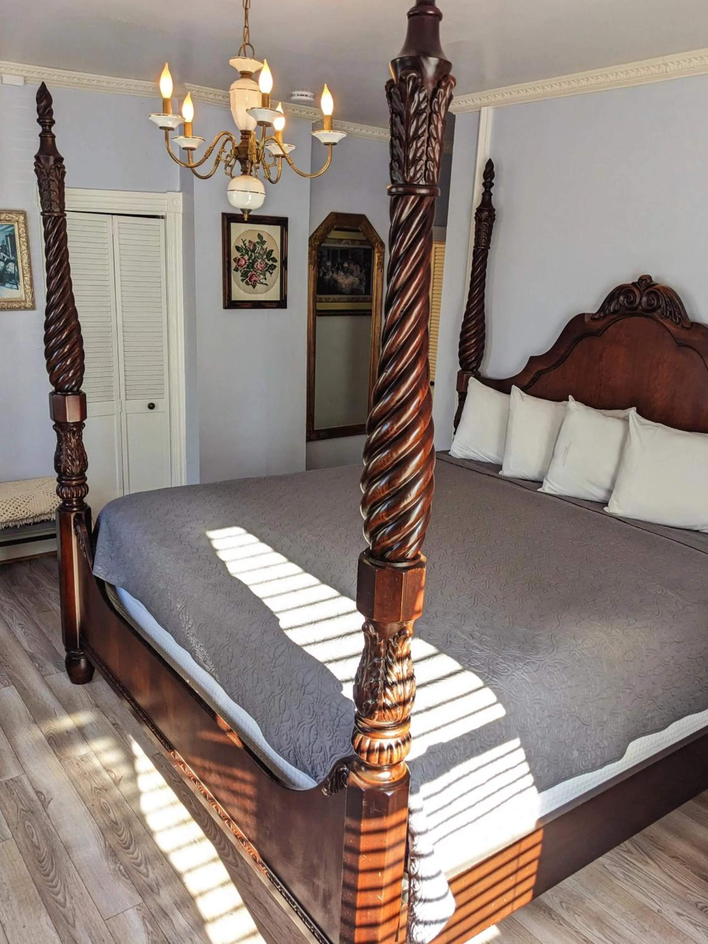 Bed in Chelsea Pub and Inn