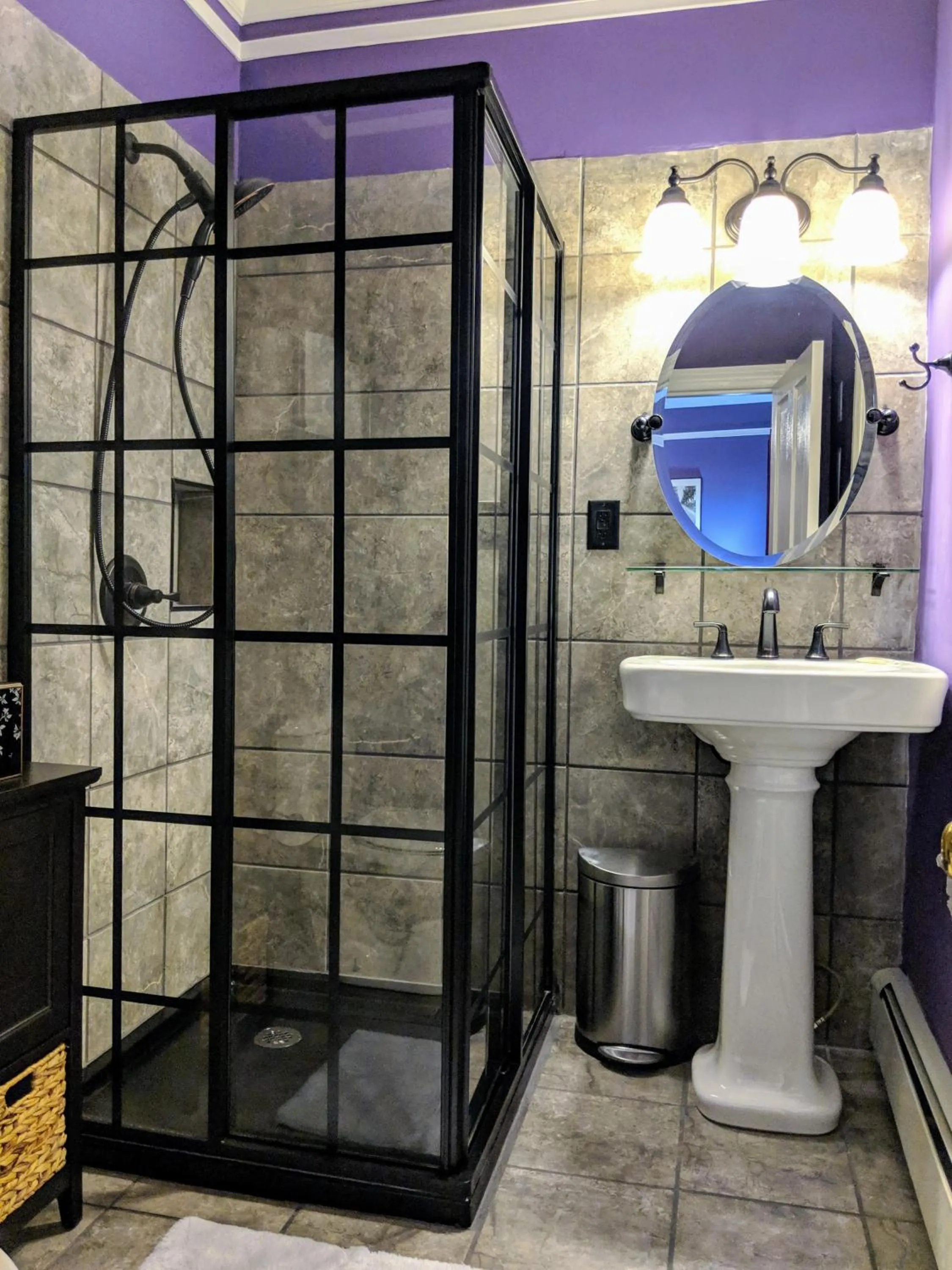 Bathroom in Chelsea Pub and Inn