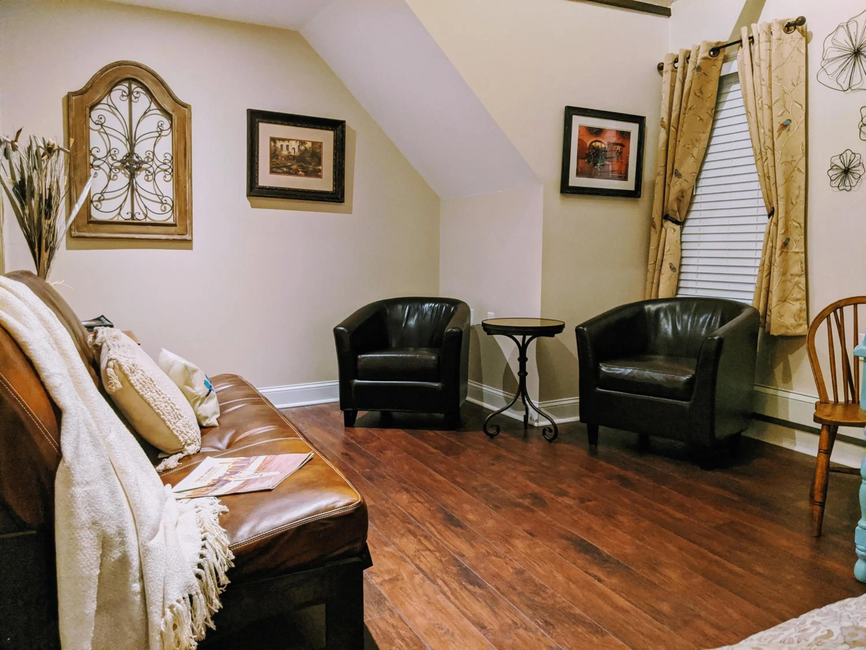 Seating area in Chelsea Pub and Inn