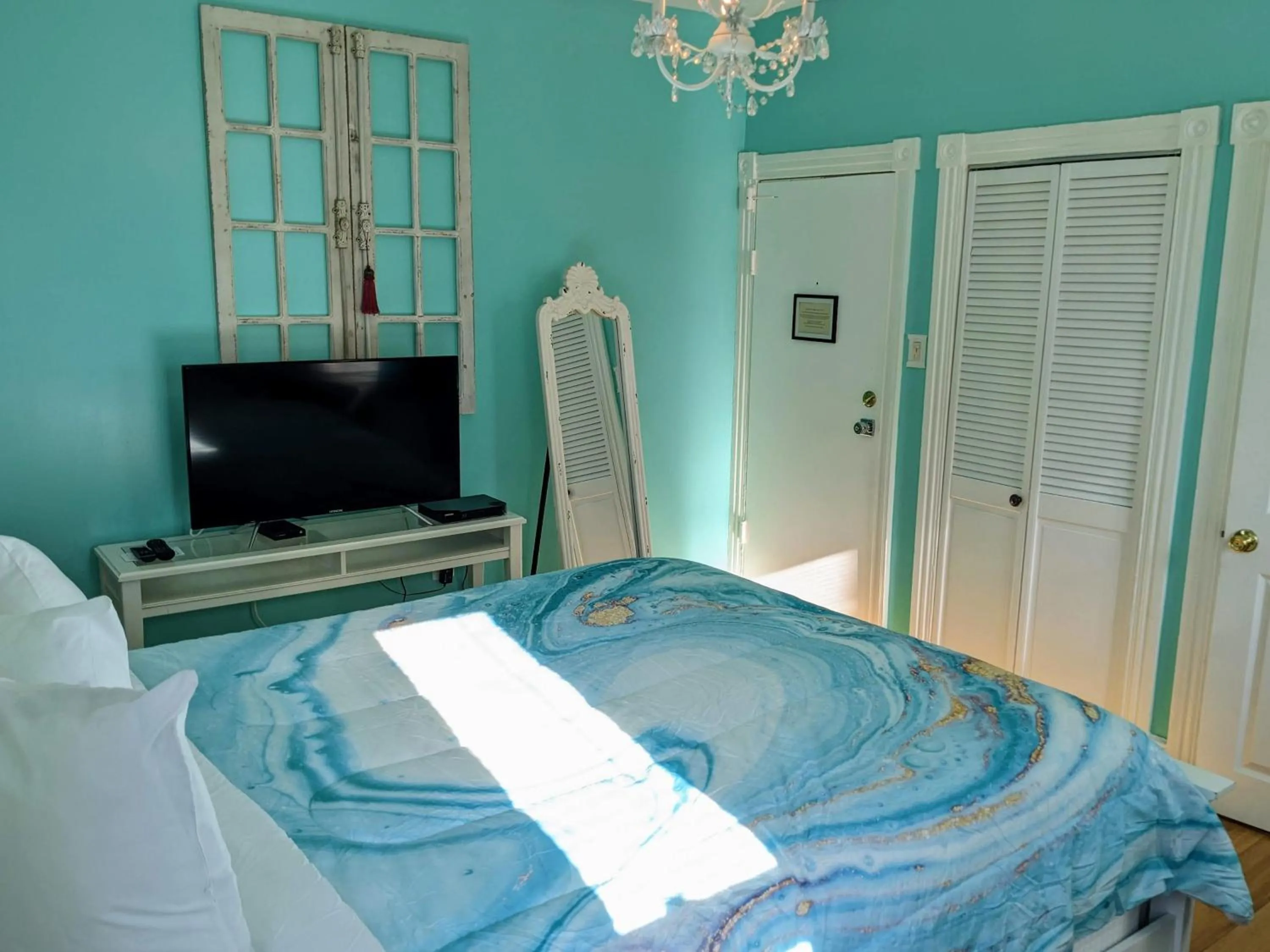 Bed in Chelsea Pub and Inn