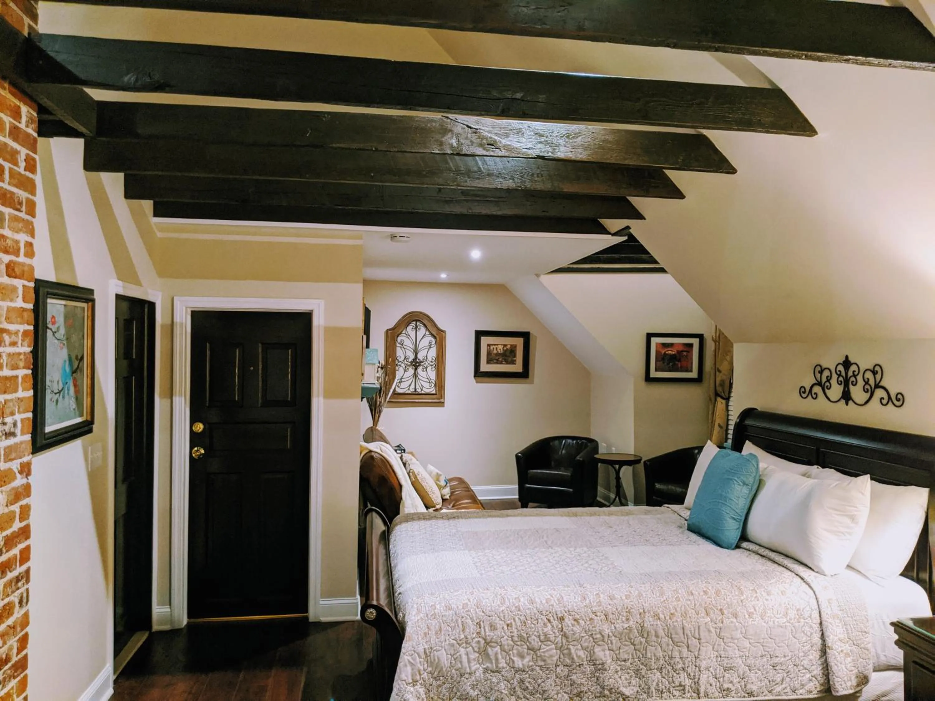 Bed in Chelsea Pub and Inn