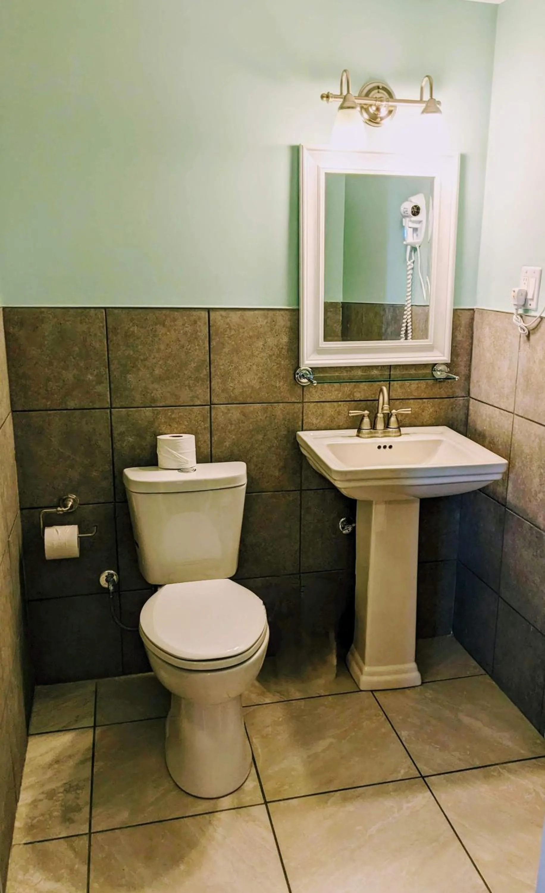 Shower in Chelsea Pub and Inn