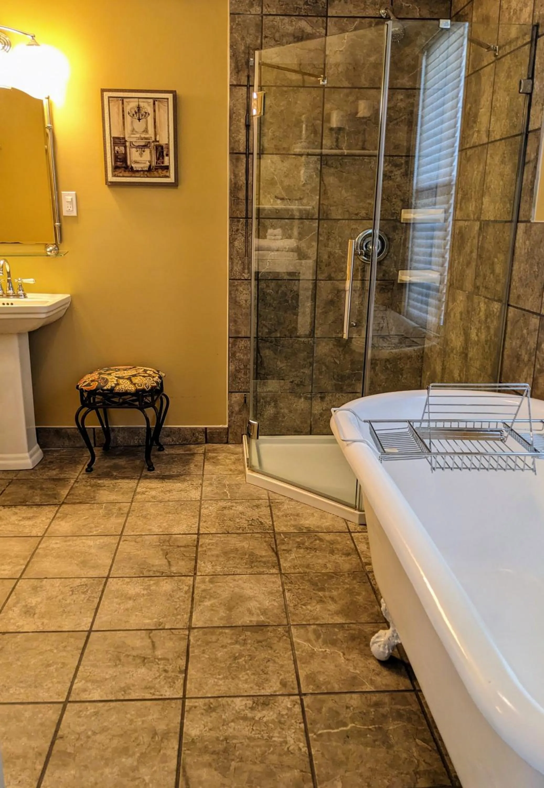 Shower in Chelsea Pub and Inn