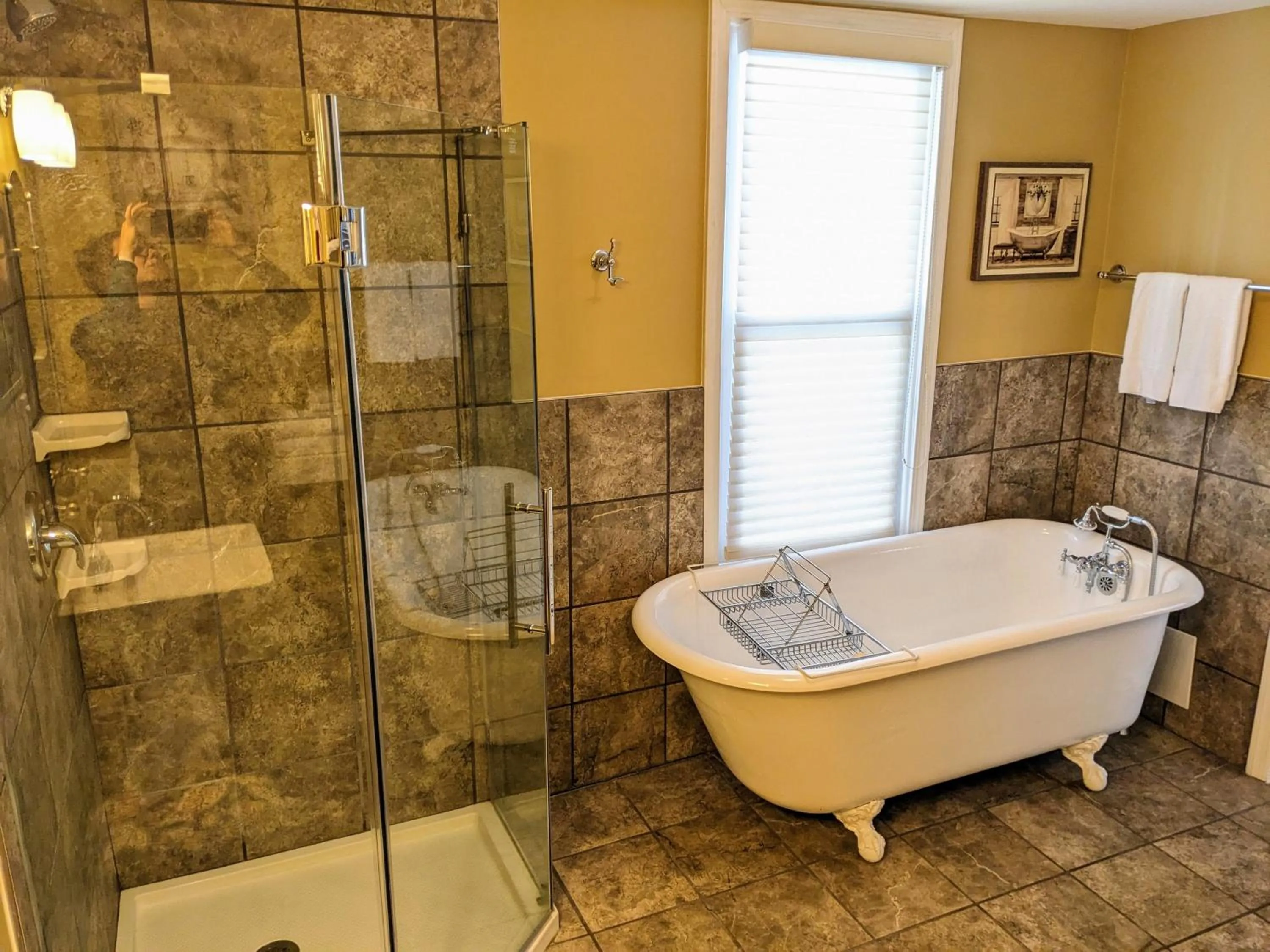 Shower in Chelsea Pub and Inn