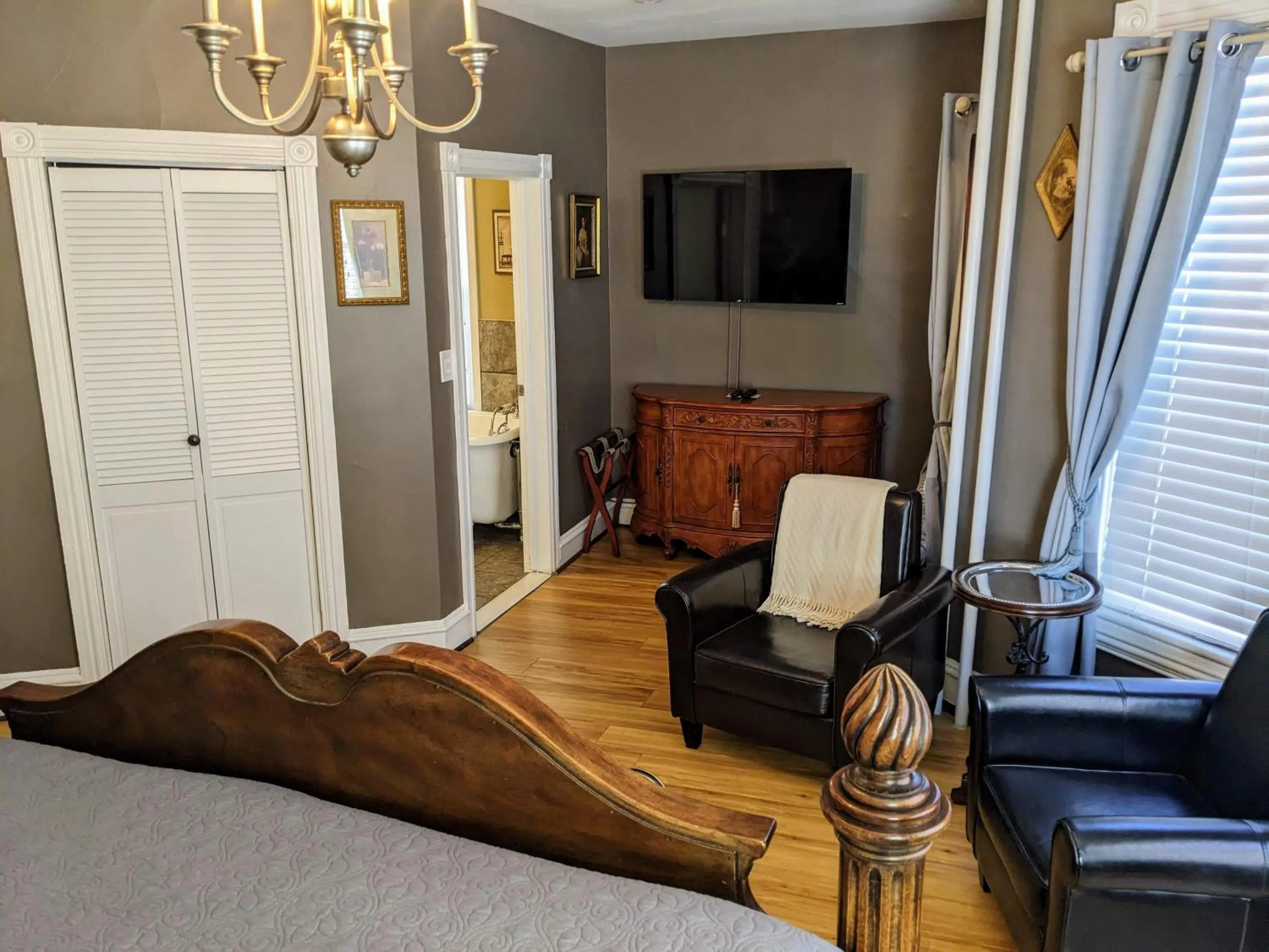 Bed in Chelsea Pub and Inn