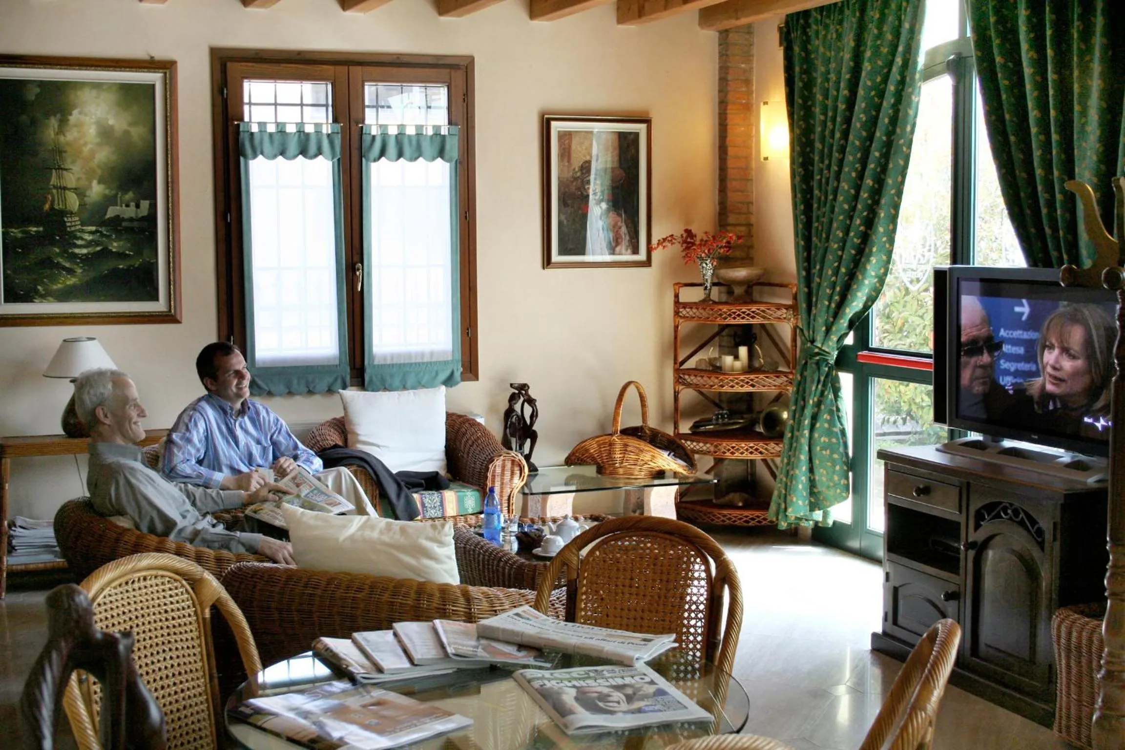 Communal lounge/ TV room in Hotel Corte Vecchia