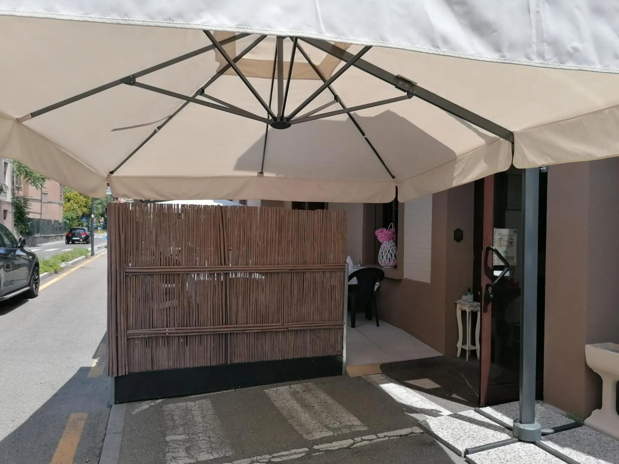 Restaurant/places to eat in Hotel Eden