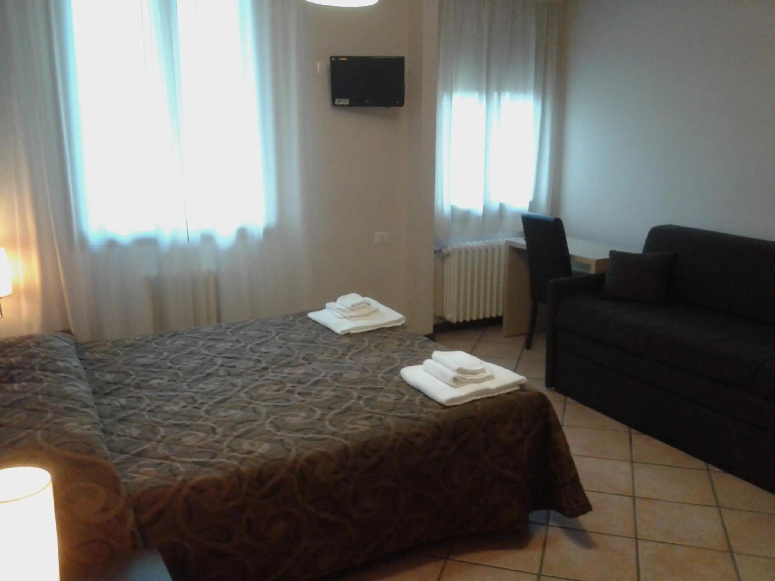 Day, Bed in Hotel Eden