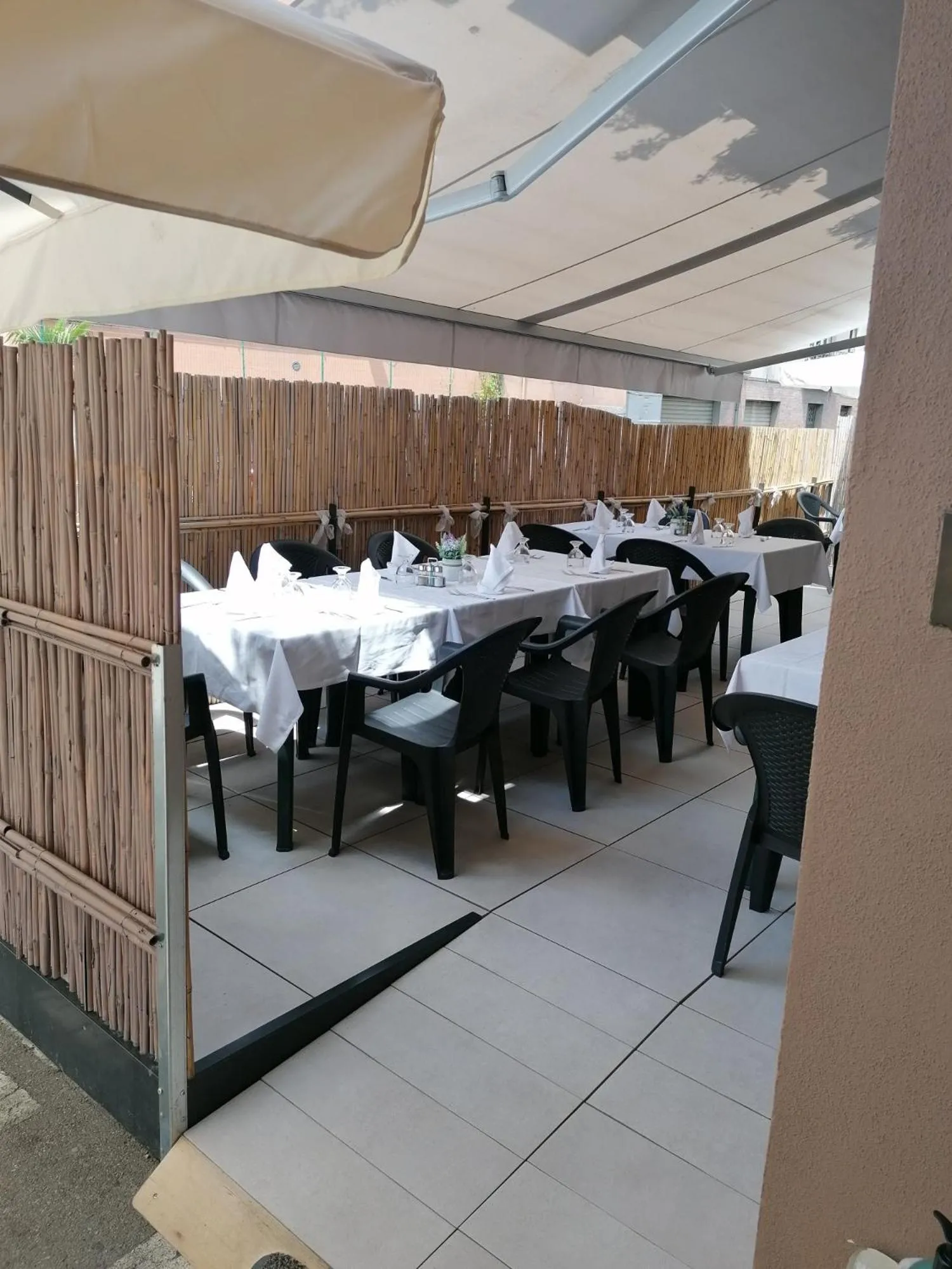 Restaurant/places to eat in Hotel Eden