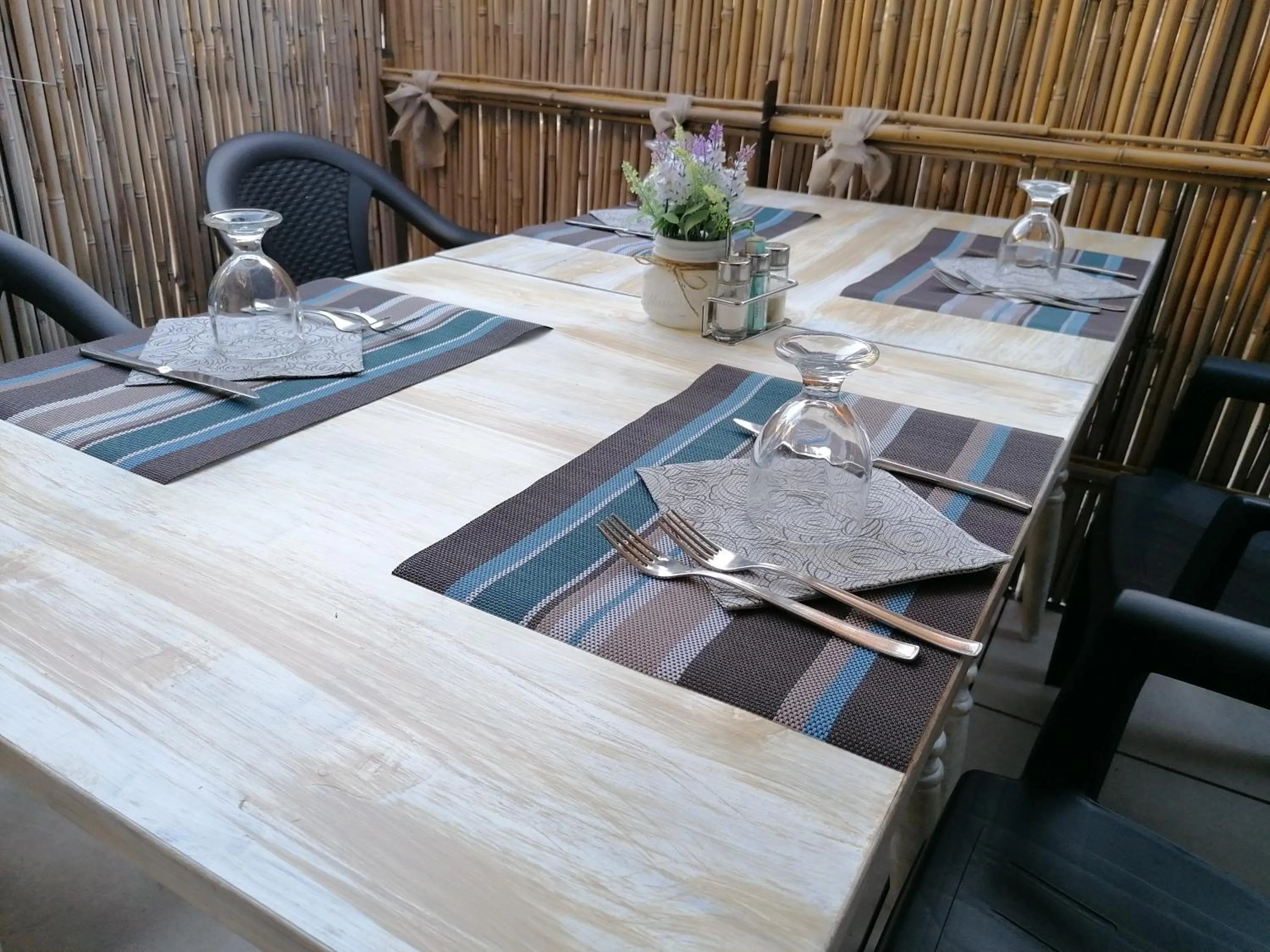 Restaurant/places to eat in Hotel Eden