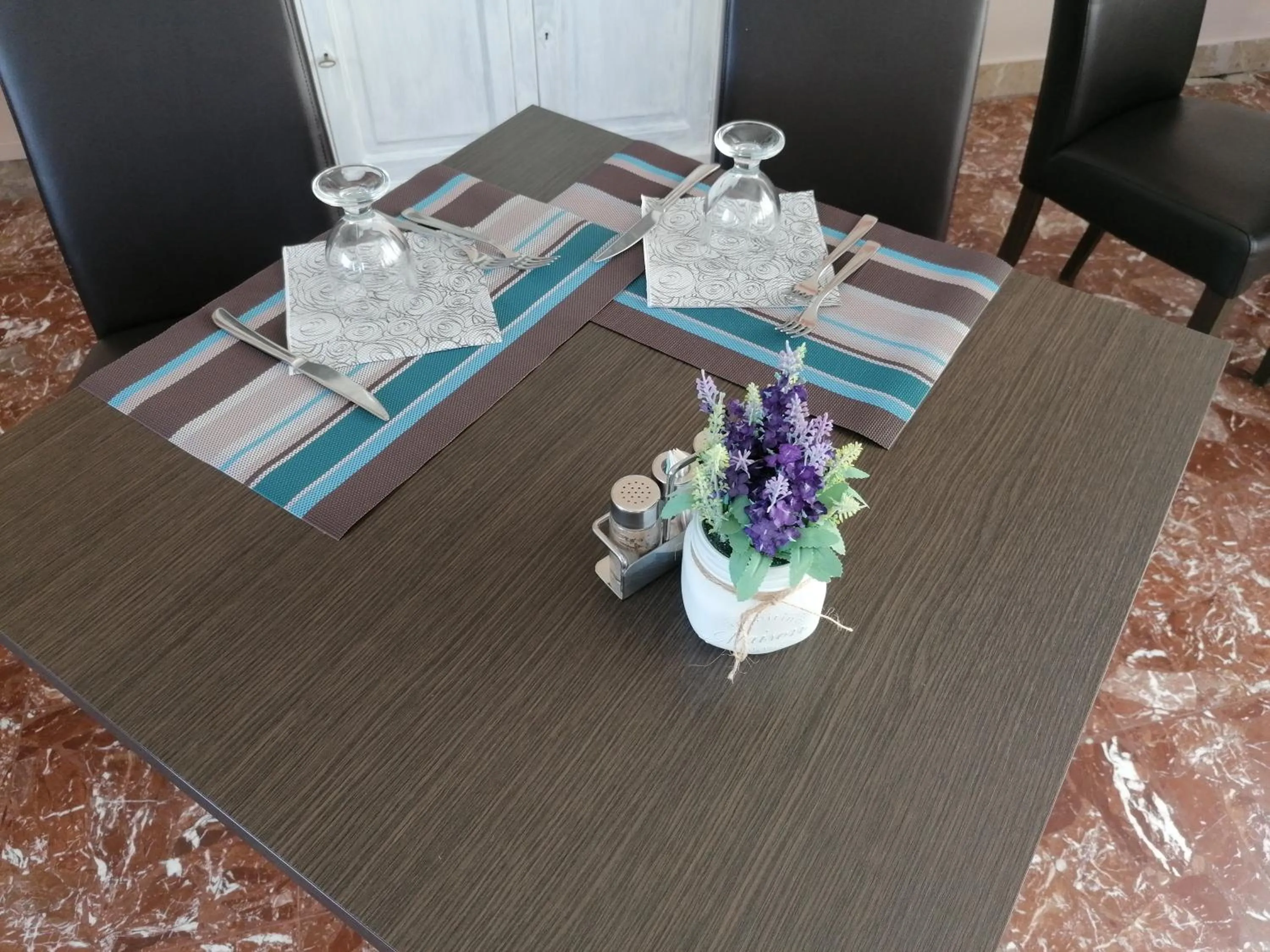 Restaurant/places to eat in Hotel Eden