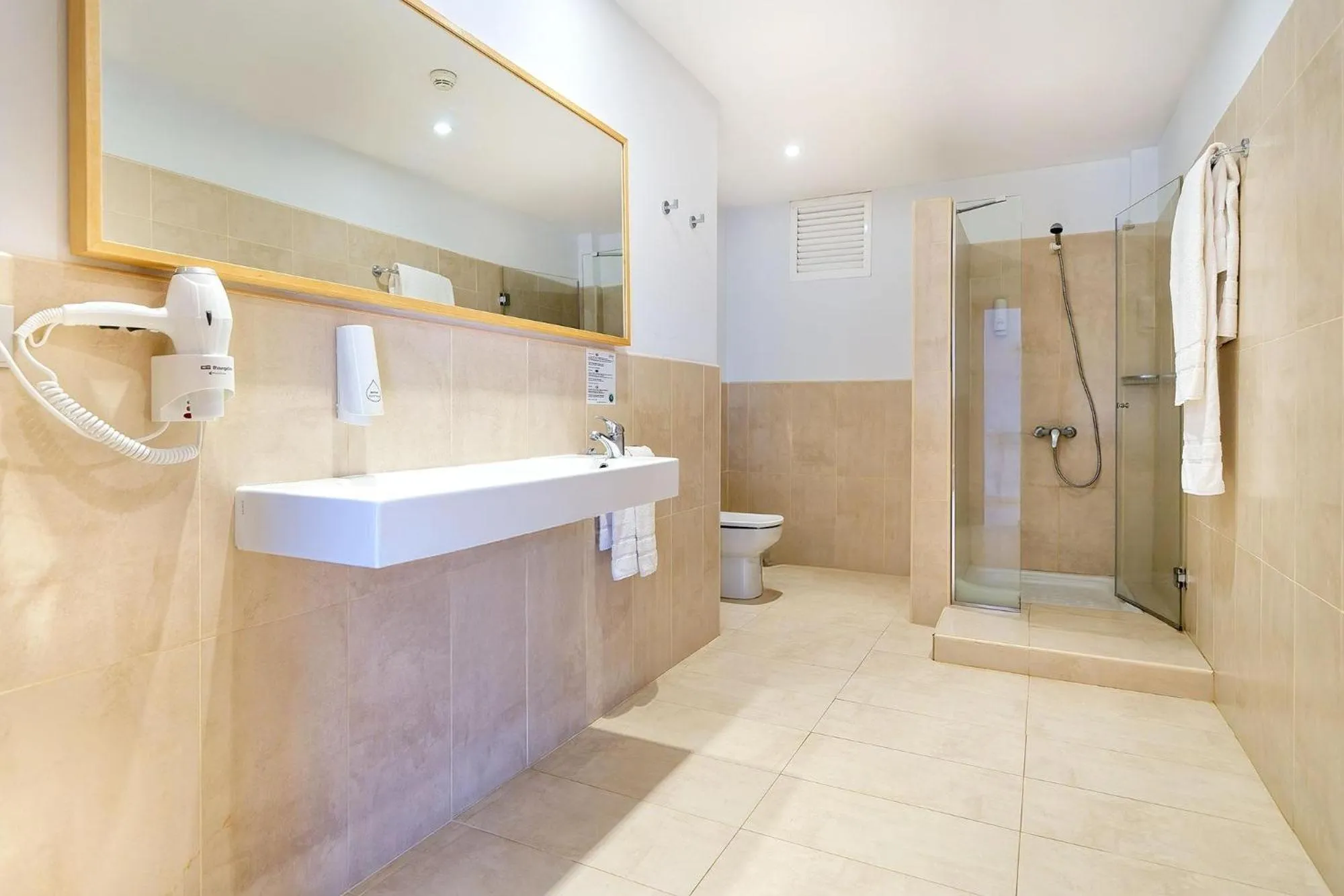 Bathroom in Servatur Altamadores