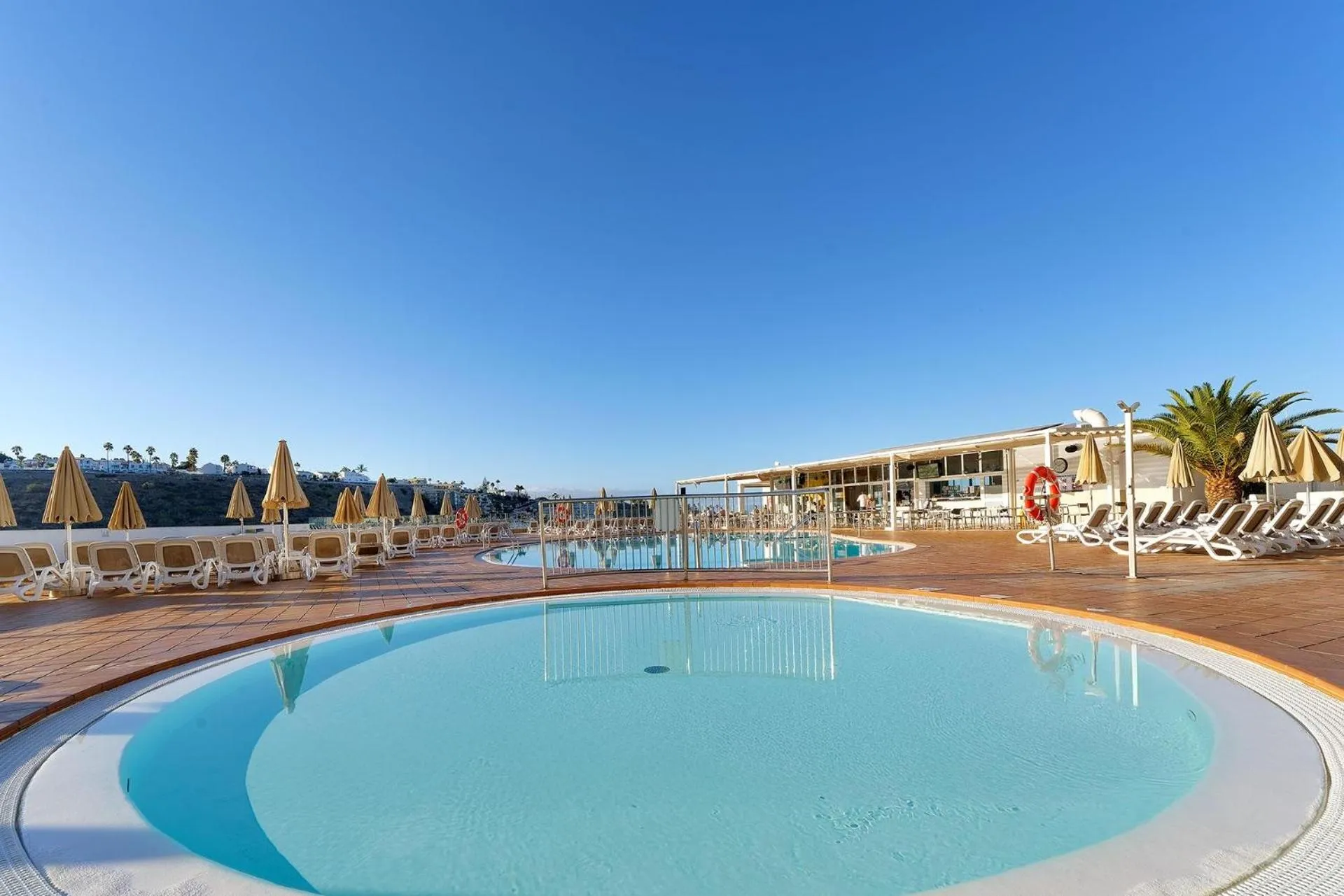 Swimming pool in Servatur Altamadores