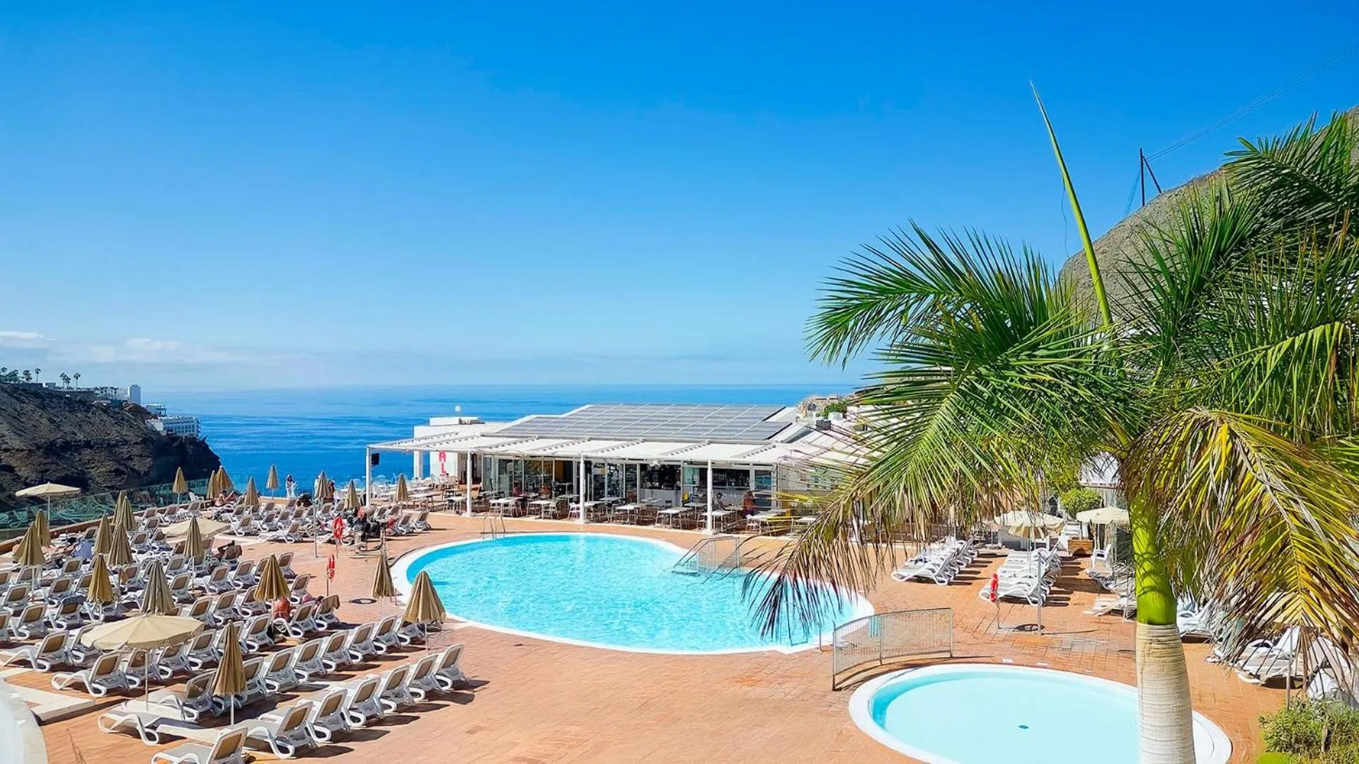 Swimming pool in Servatur Altamadores