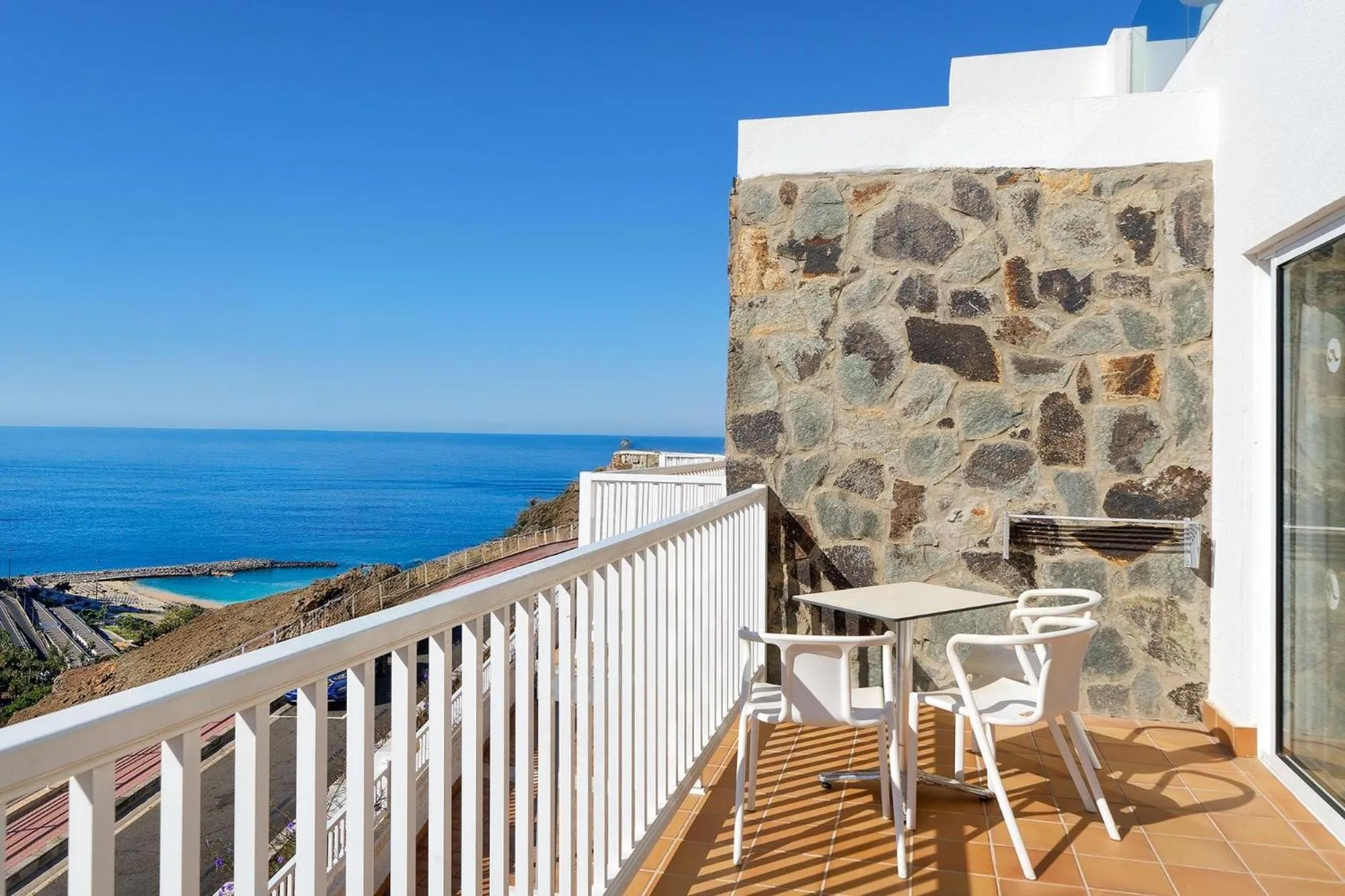 Photo of the whole room in Servatur Altamadores