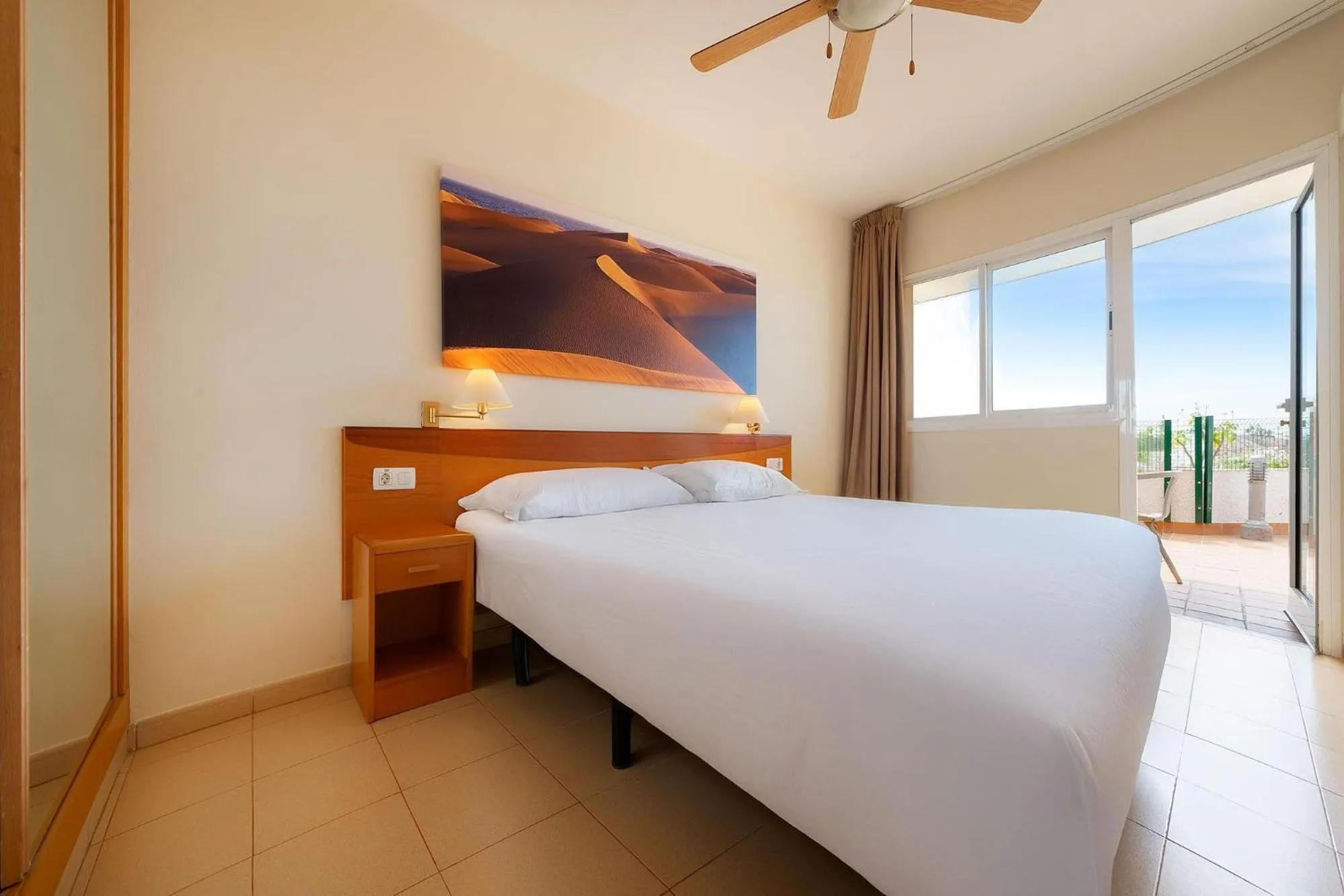 Photo of the whole room, Bed in Servatur Altamadores