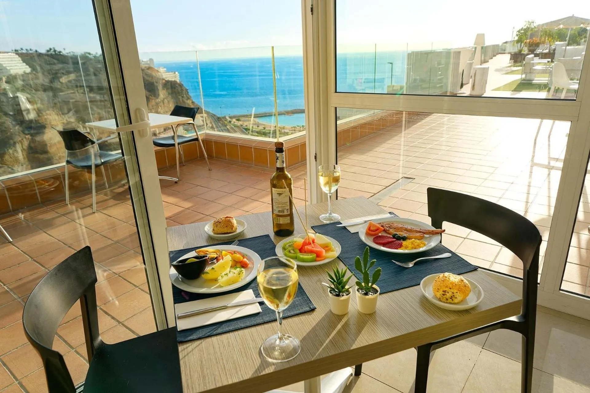 Photo of the whole room in Servatur Altamadores