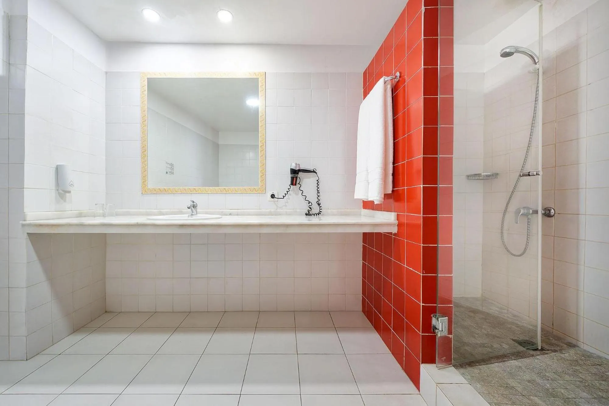 Bathroom in Servatur Altamadores