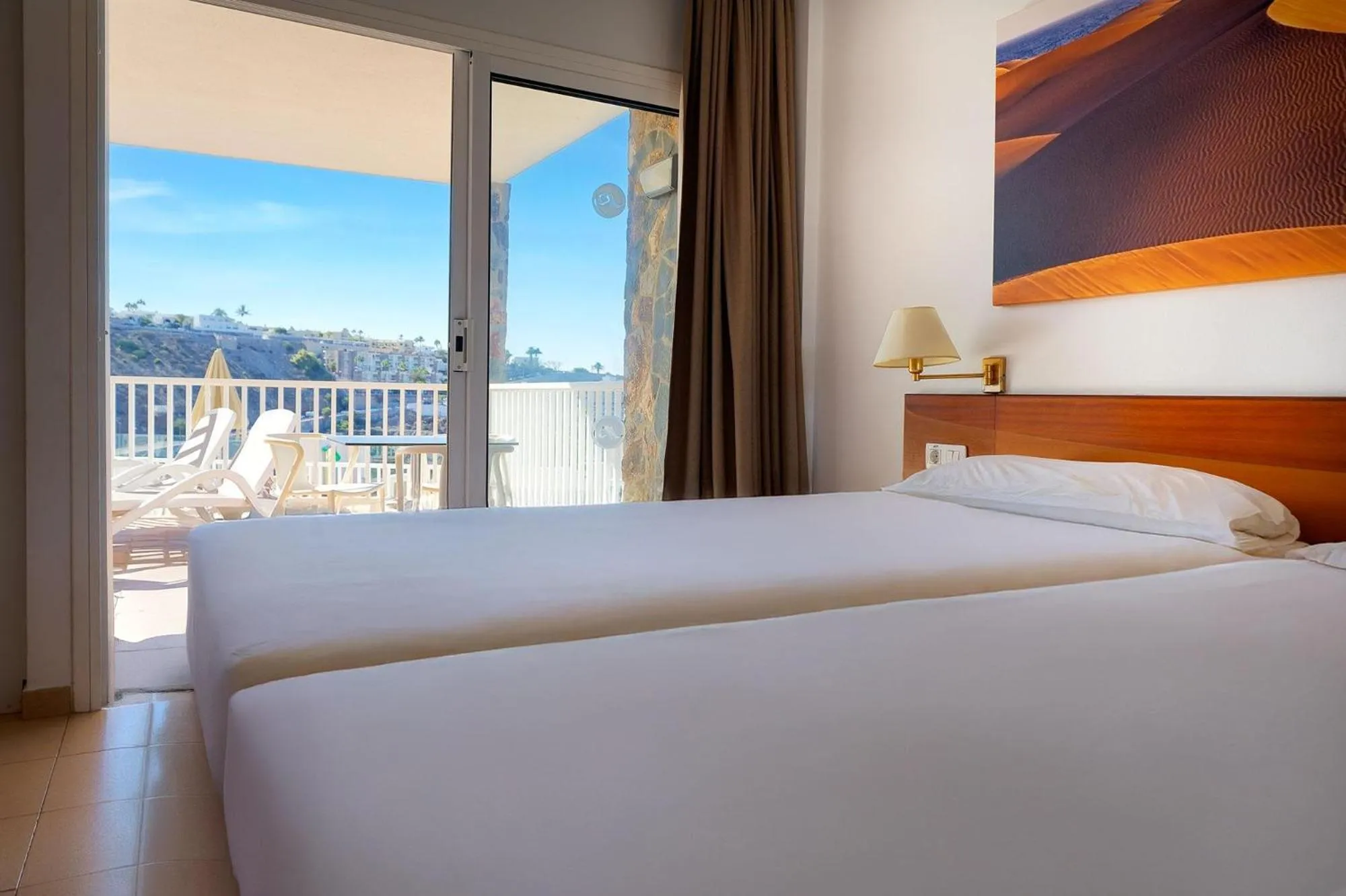 Photo of the whole room, Bed in Servatur Altamadores