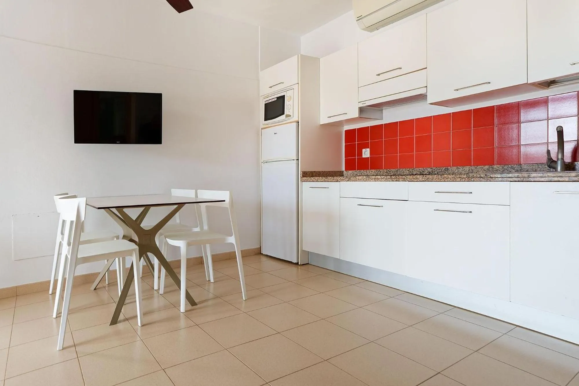 Photo of the whole room in Servatur Altamadores