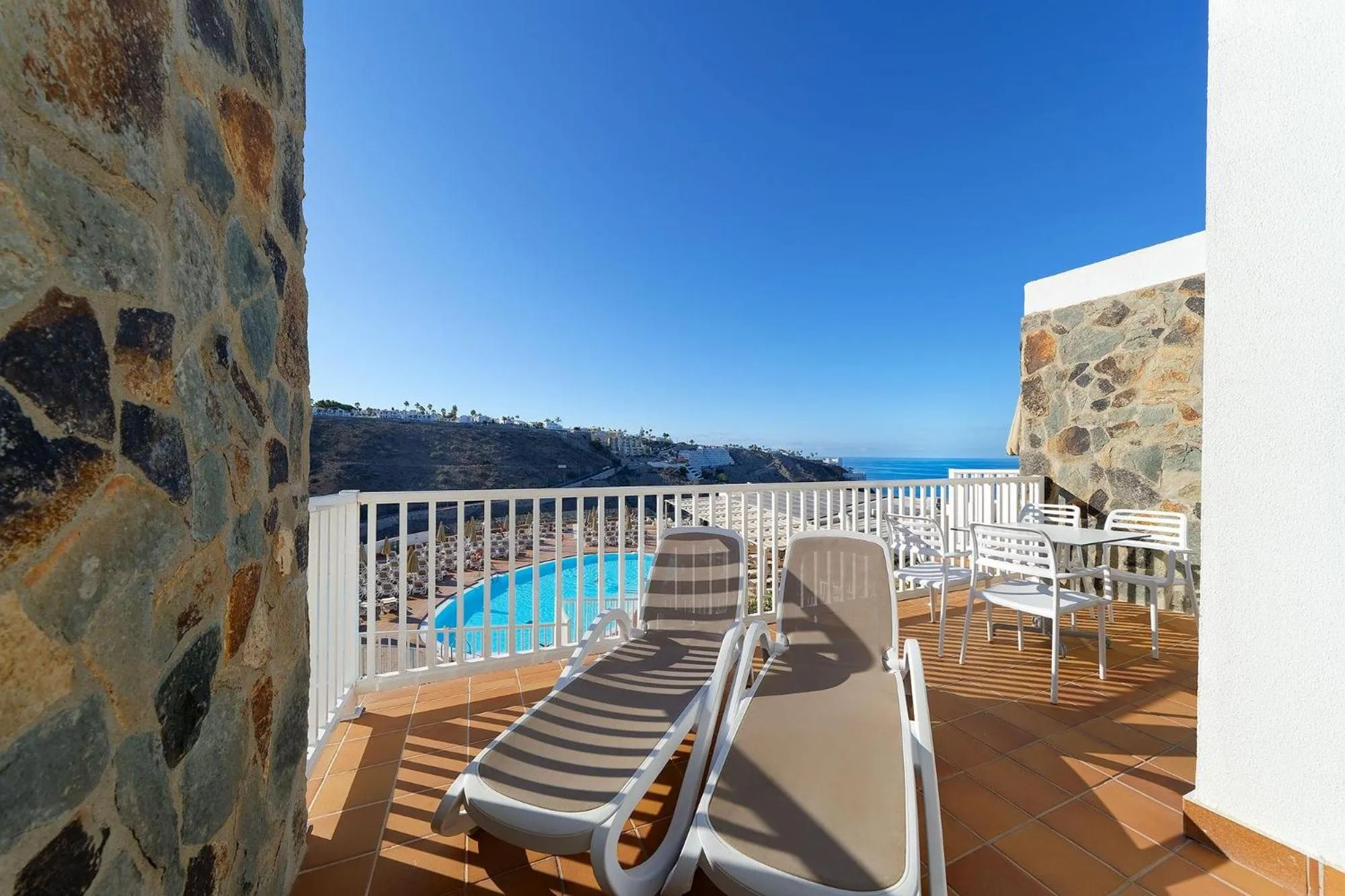 Photo of the whole room in Servatur Altamadores