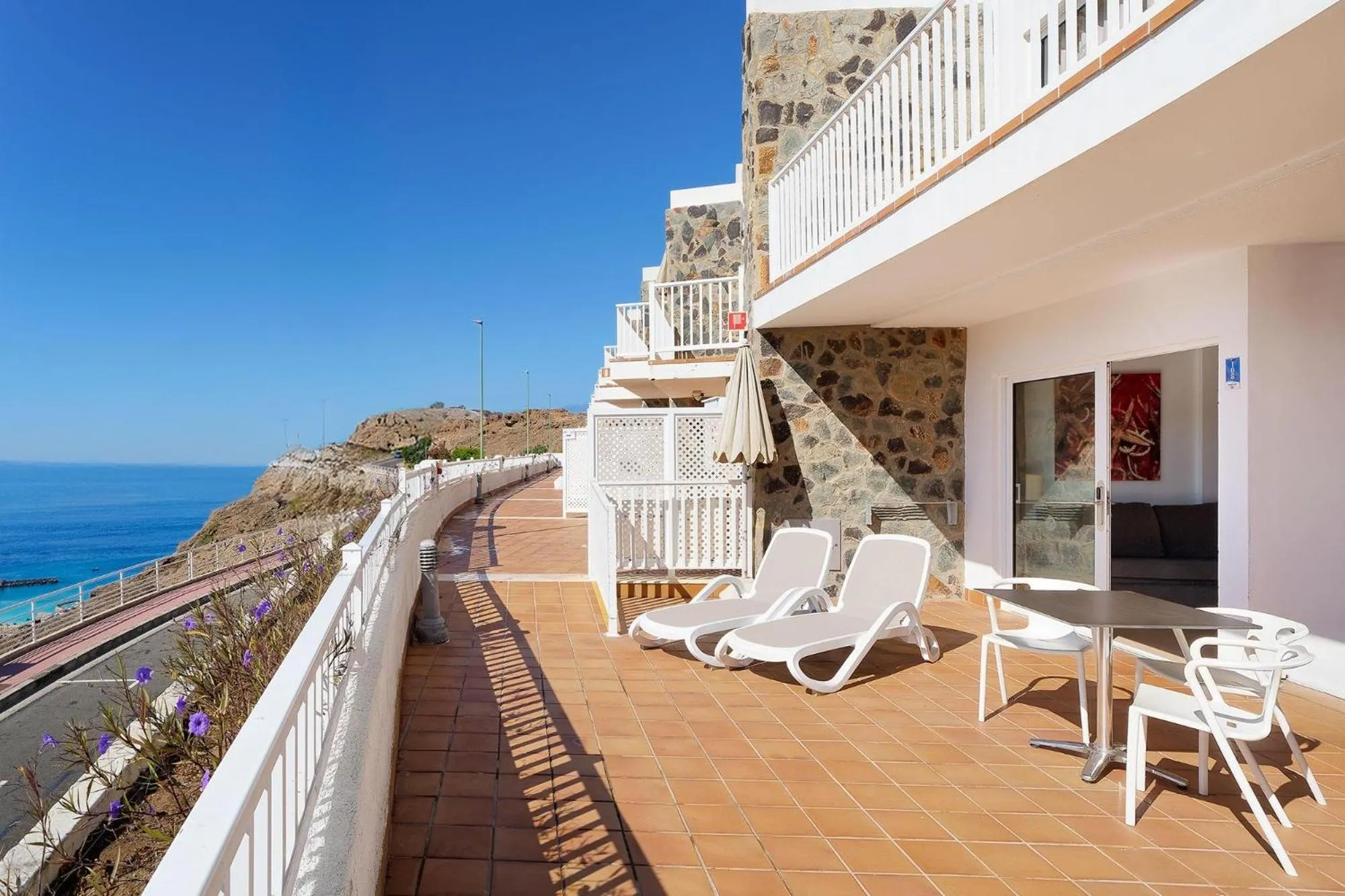 Photo of the whole room in Servatur Altamadores