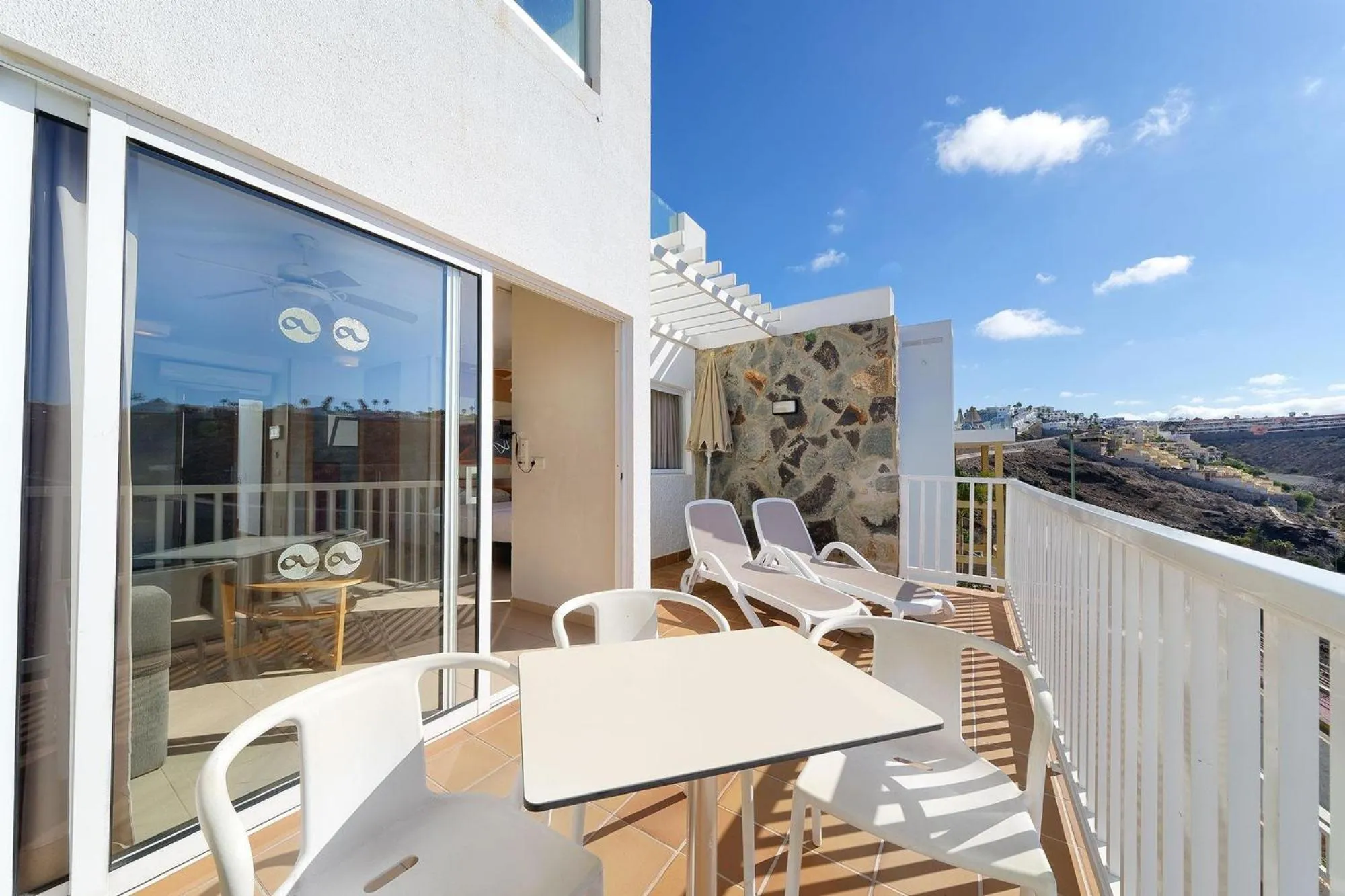 Photo of the whole room in Servatur Altamadores