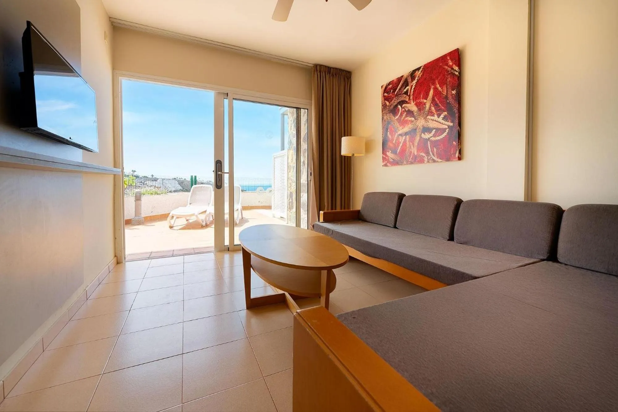 Photo of the whole room in Servatur Altamadores