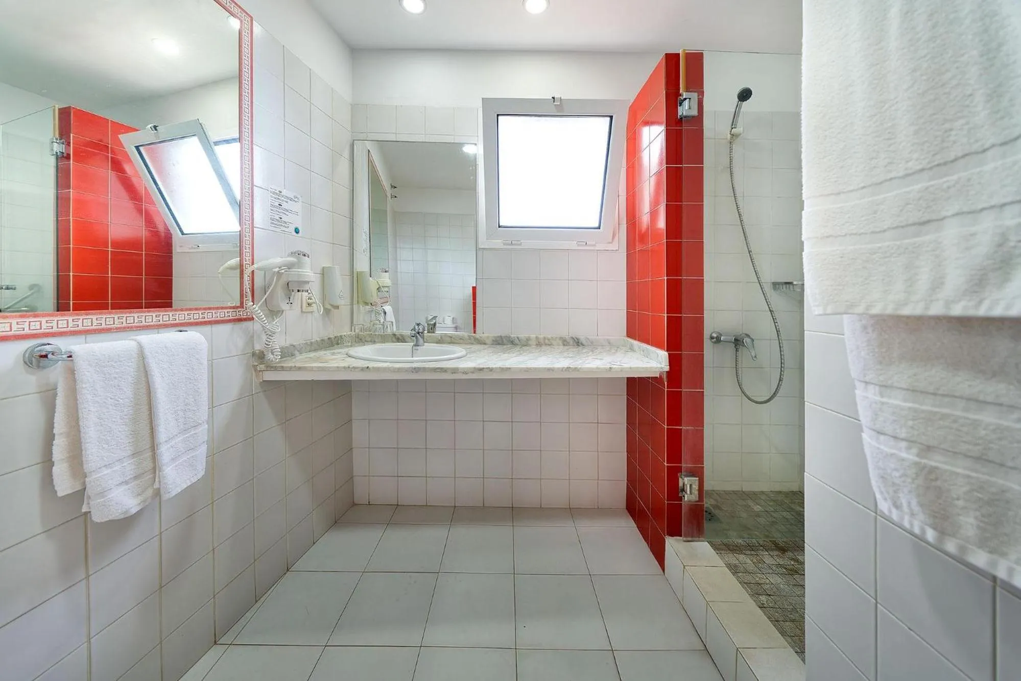 Bathroom in Servatur Altamadores