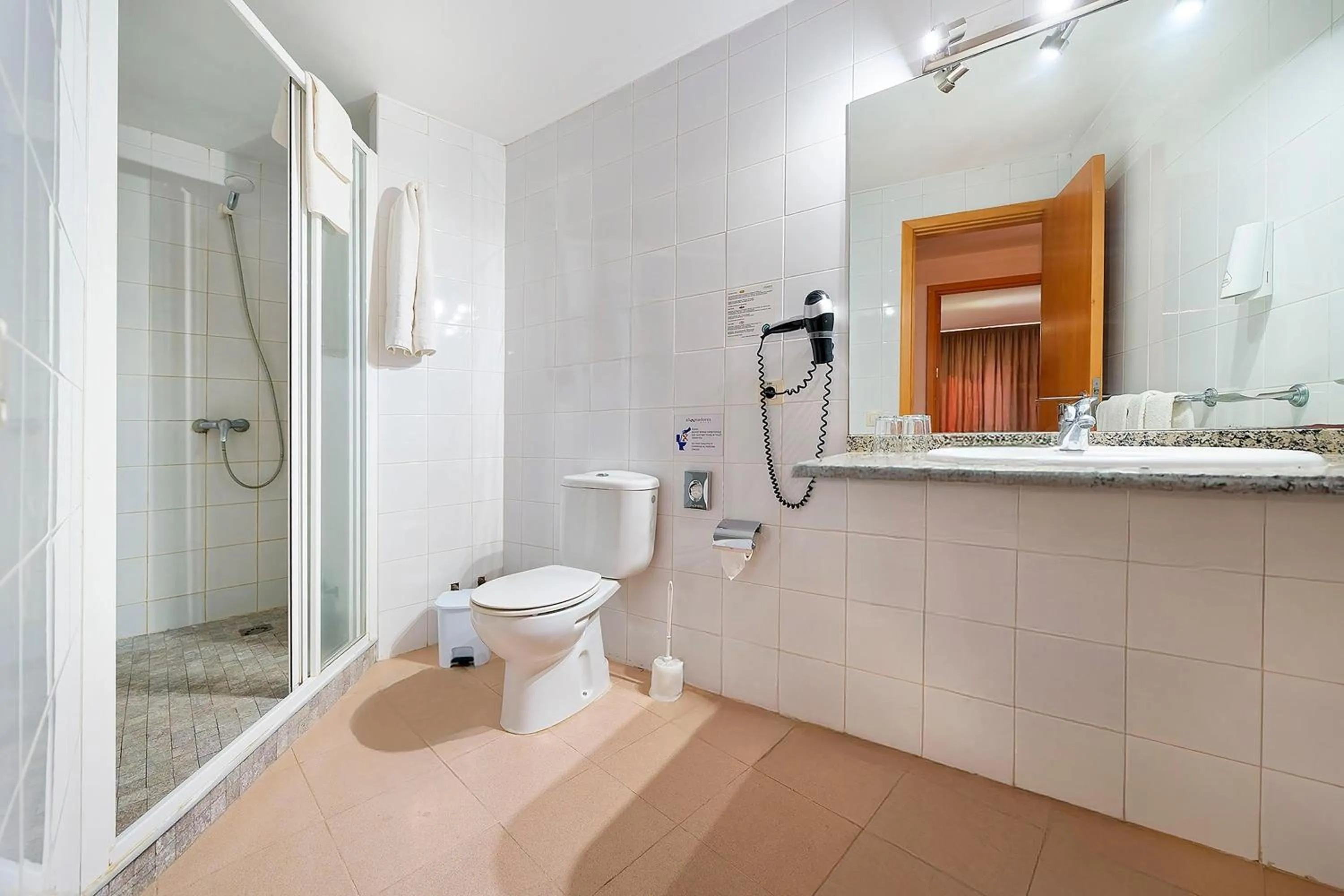 Bathroom in Servatur Altamadores