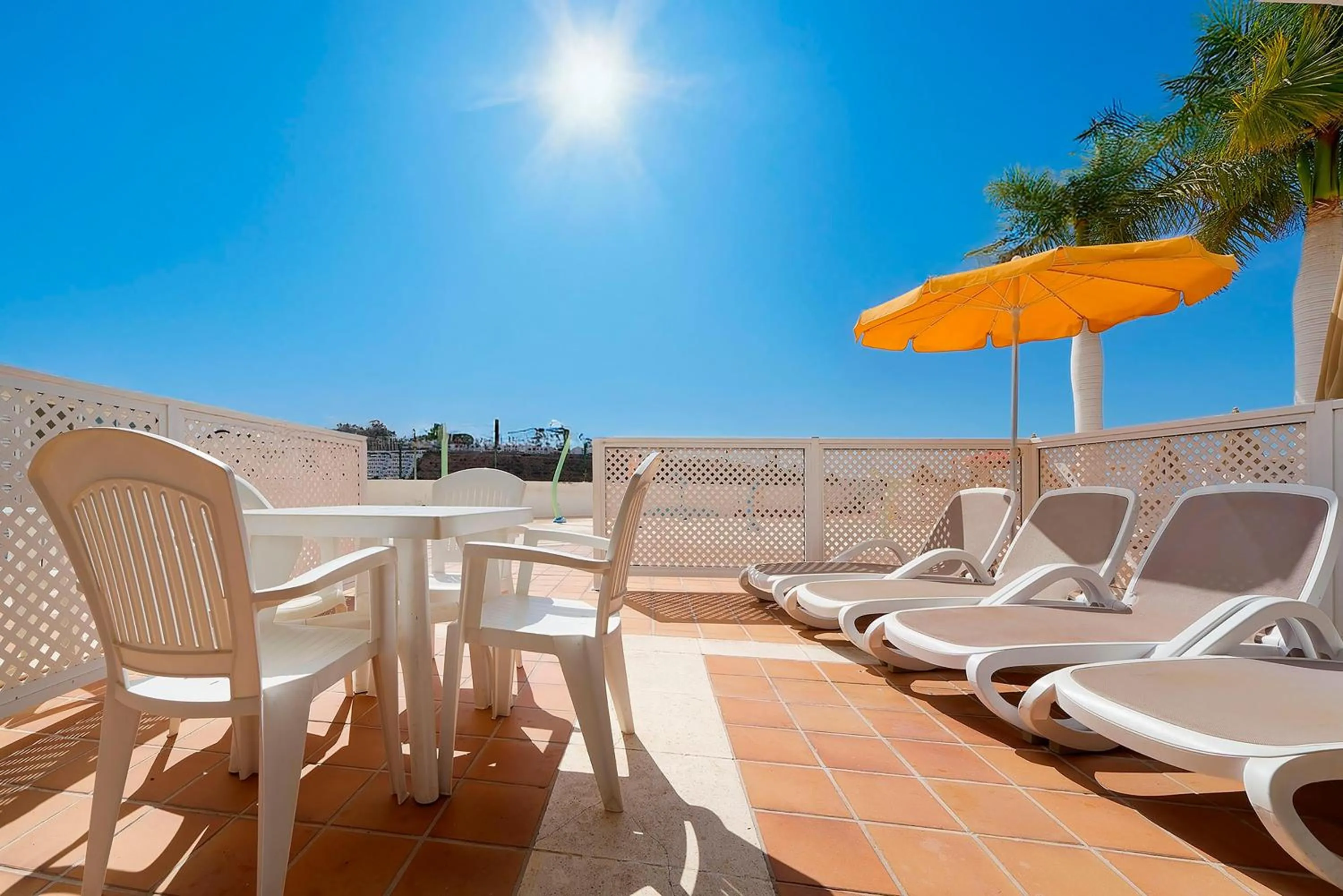 Photo of the whole room in Servatur Altamadores