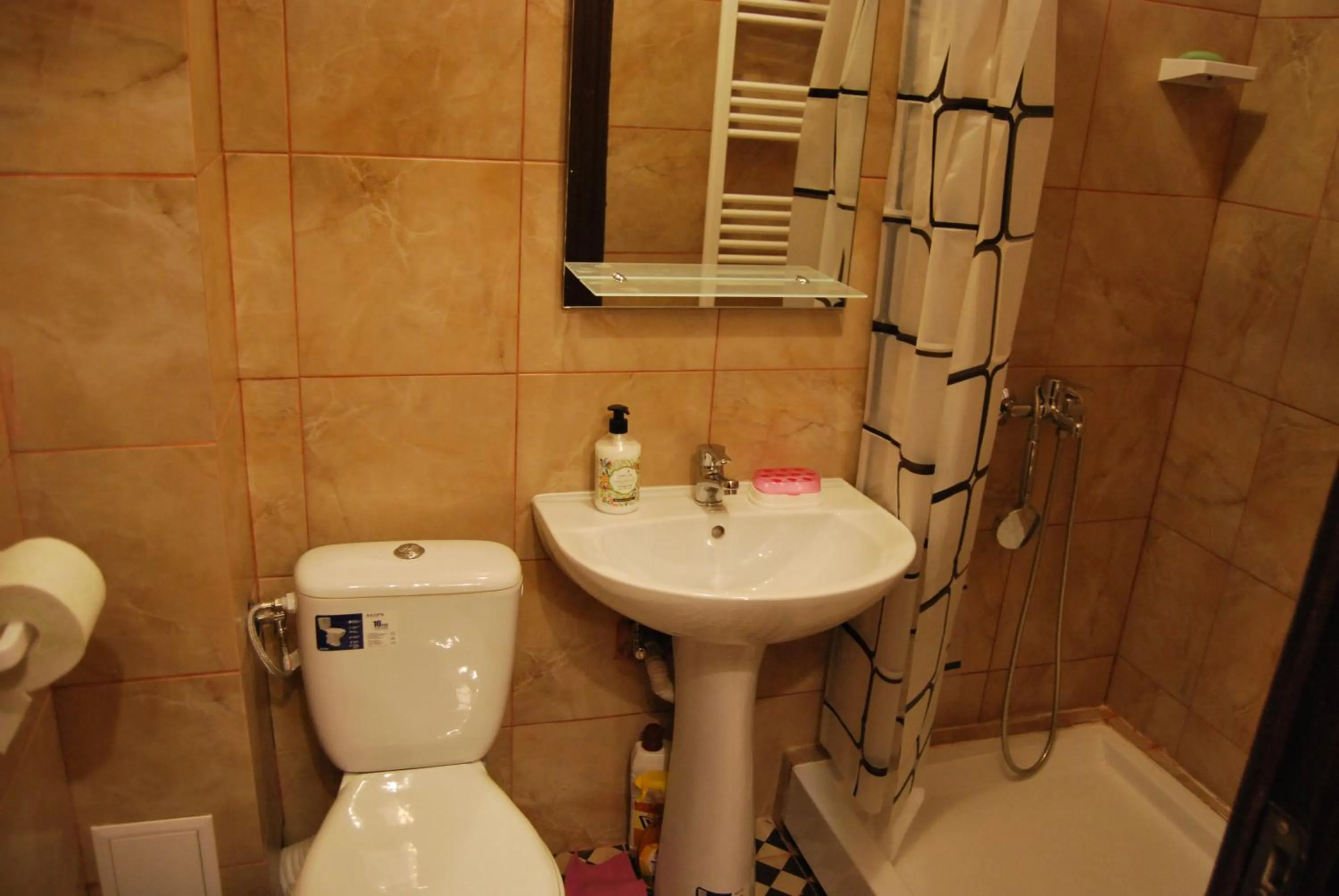 Shower in Motor House Unirii