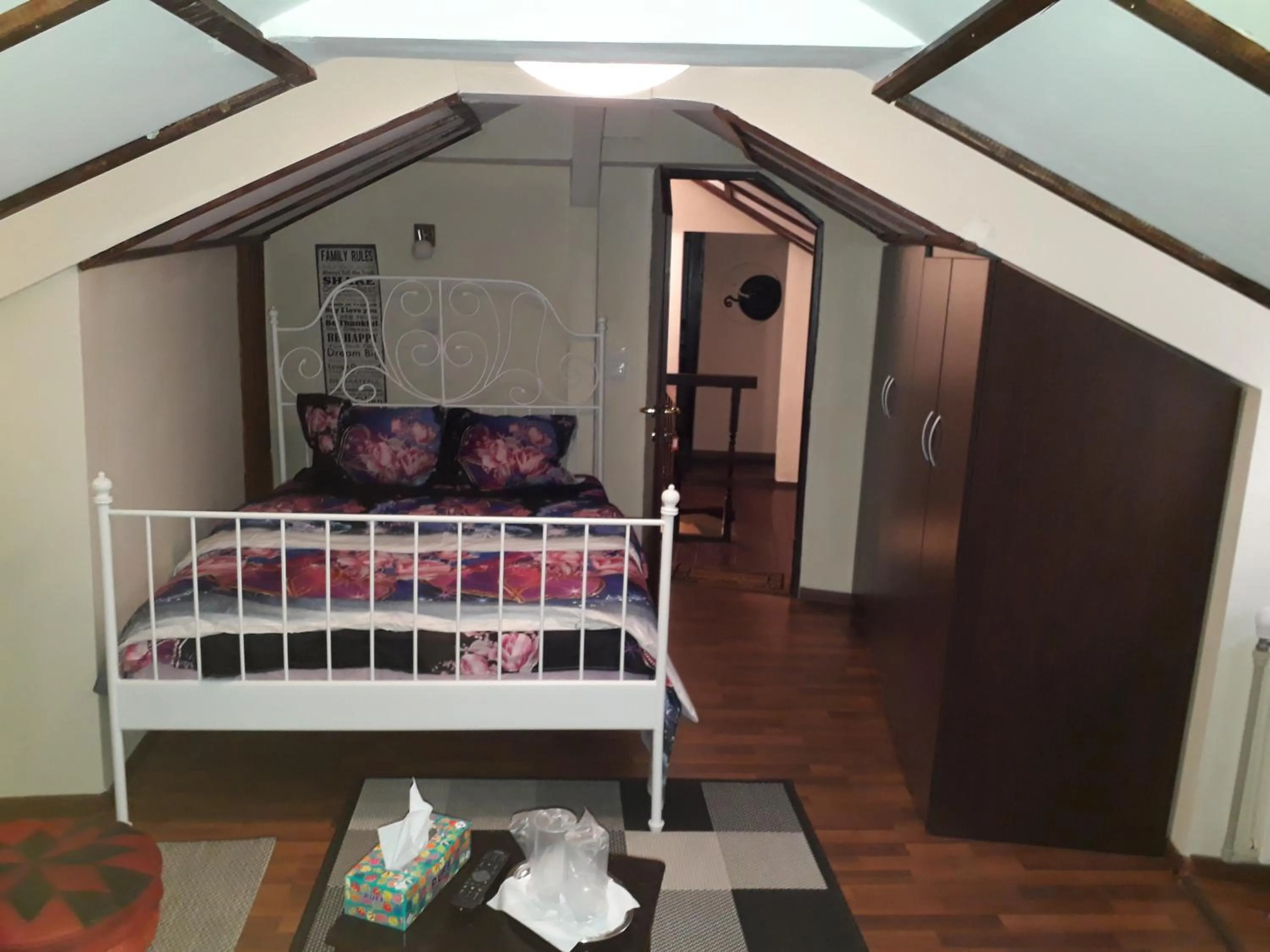 bunk bed, Bed in Motor House Unirii