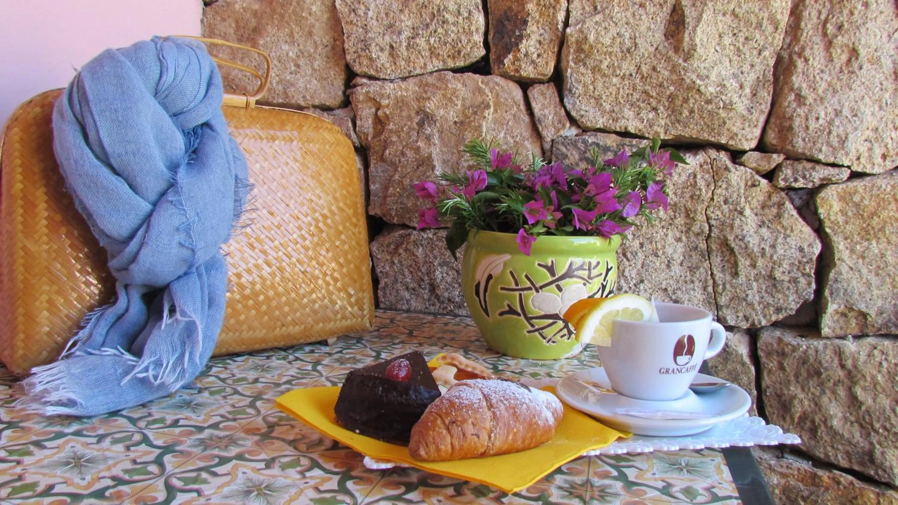 Food and drinks in Li Suari Club Village