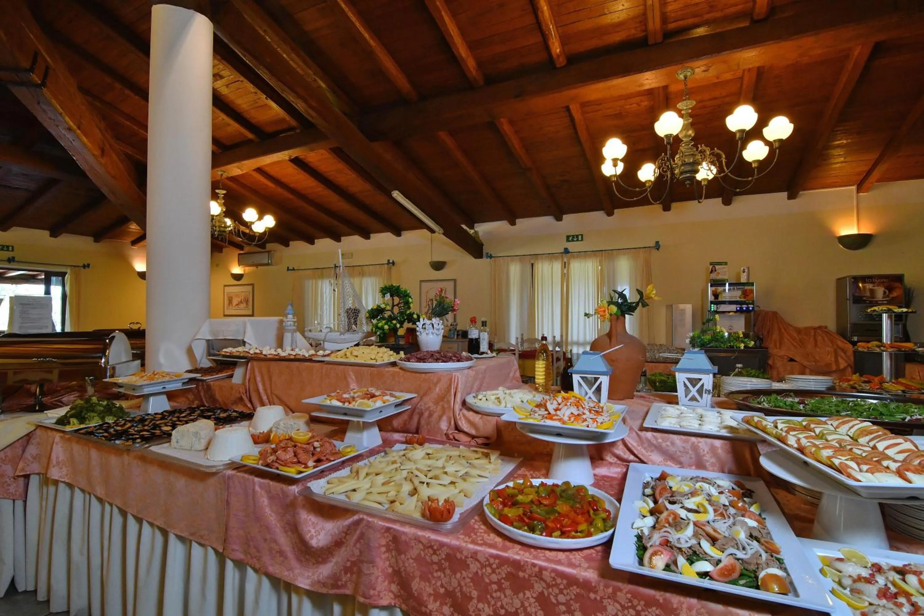 Restaurant/places to eat in Li Suari Club Village