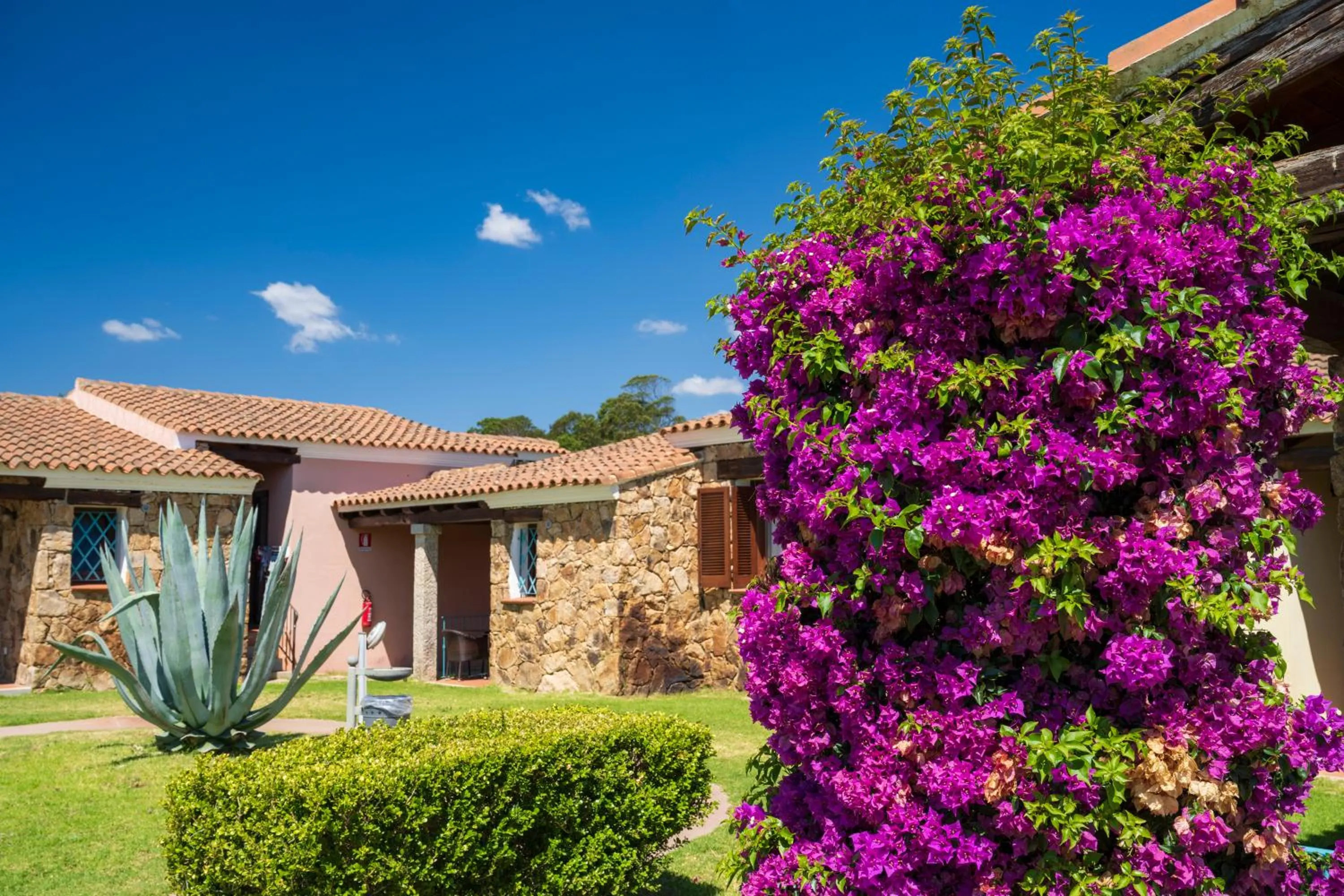 Property building in Li Suari Club Village