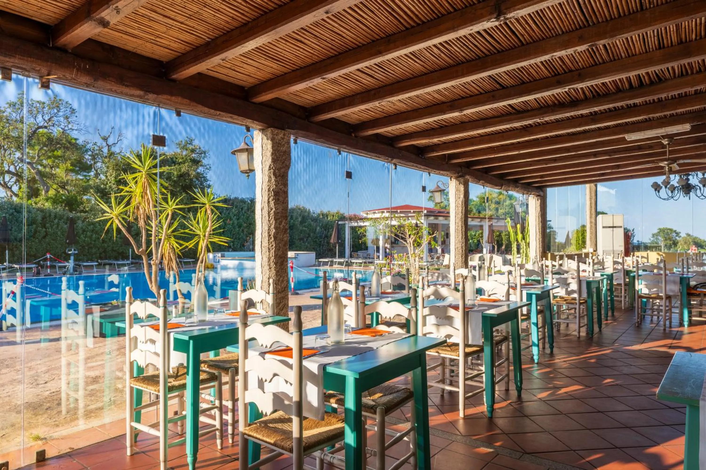 Restaurant/places to eat in Li Suari Club Village