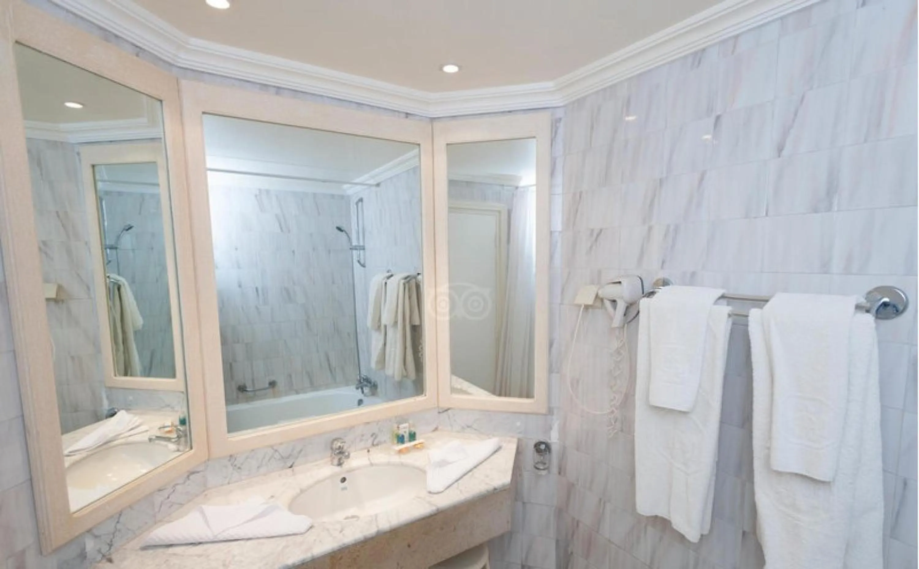 Bathroom in L'Orient Palace Resort and Spa