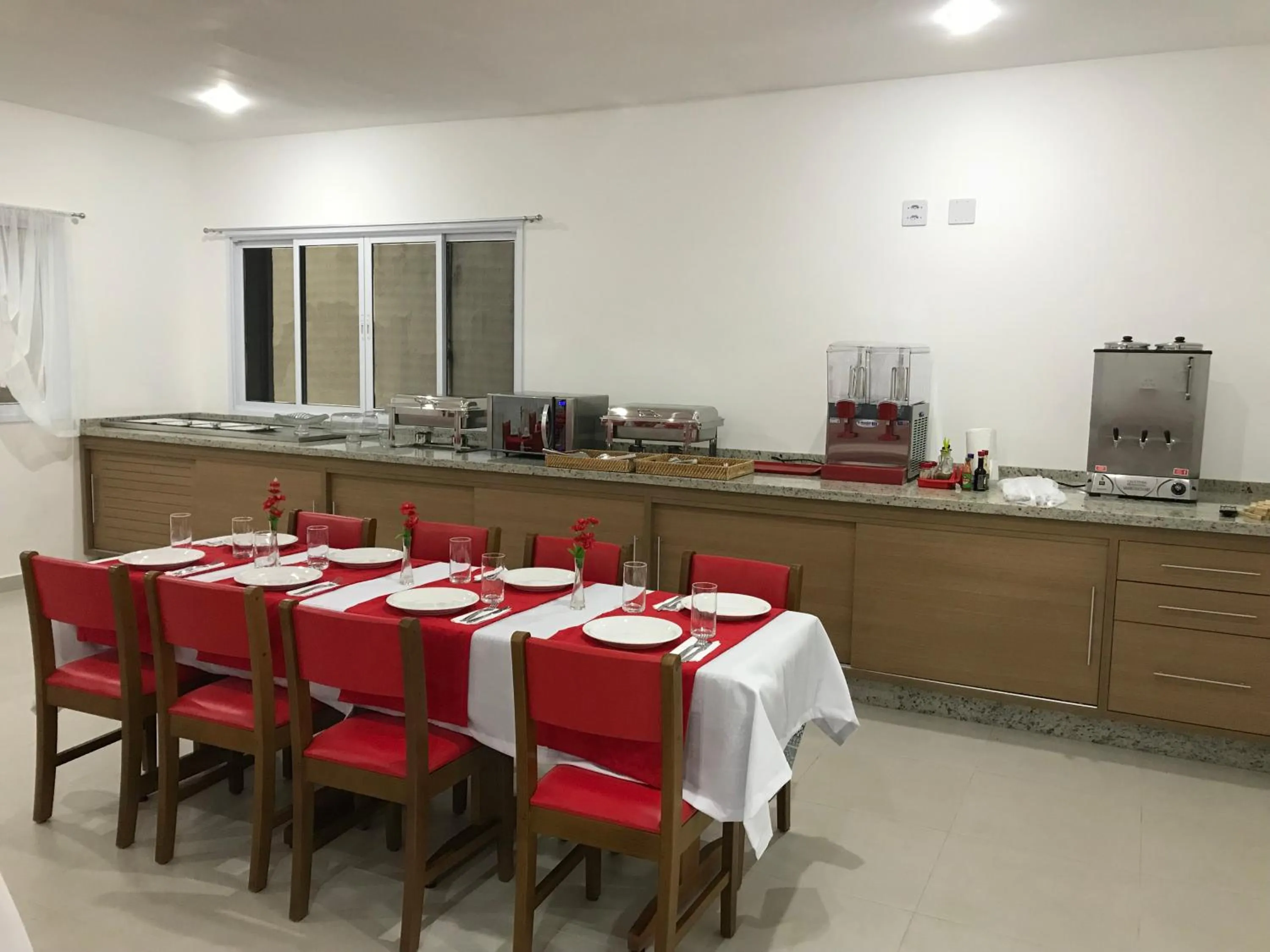 Restaurant/places to eat in Hotel Infinity