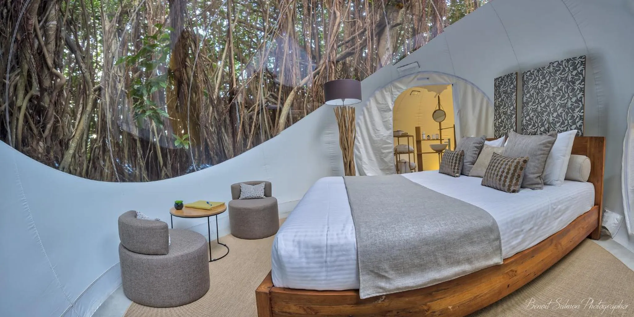 Spring, Bed in Bubble Lodge Ile aux Cerfs Island