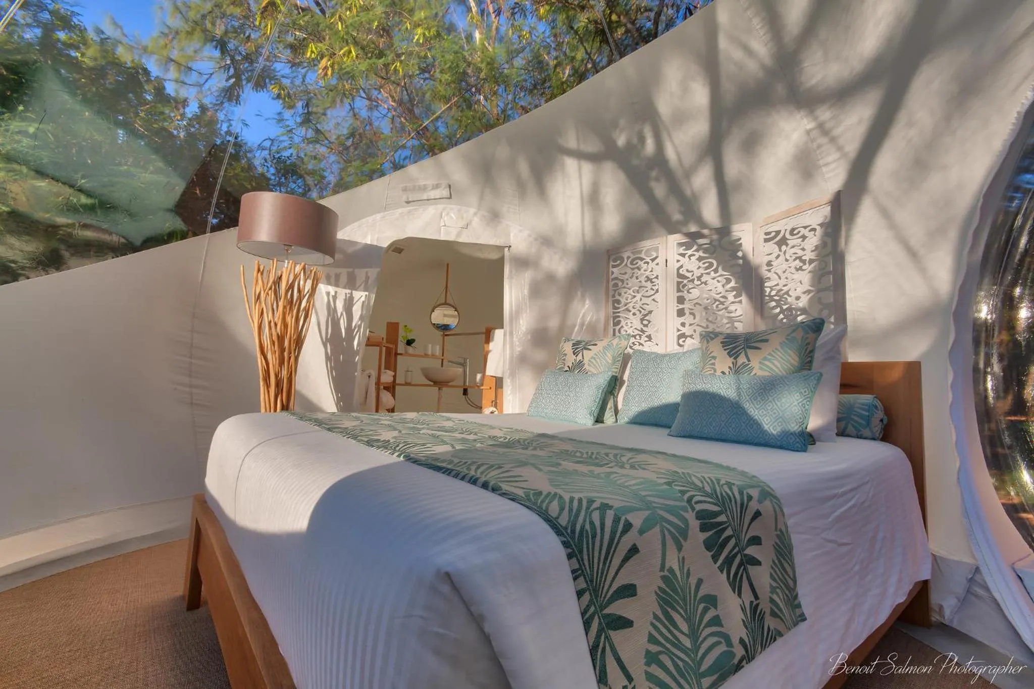 Day, Bed in Bubble Lodge Ile aux Cerfs Island