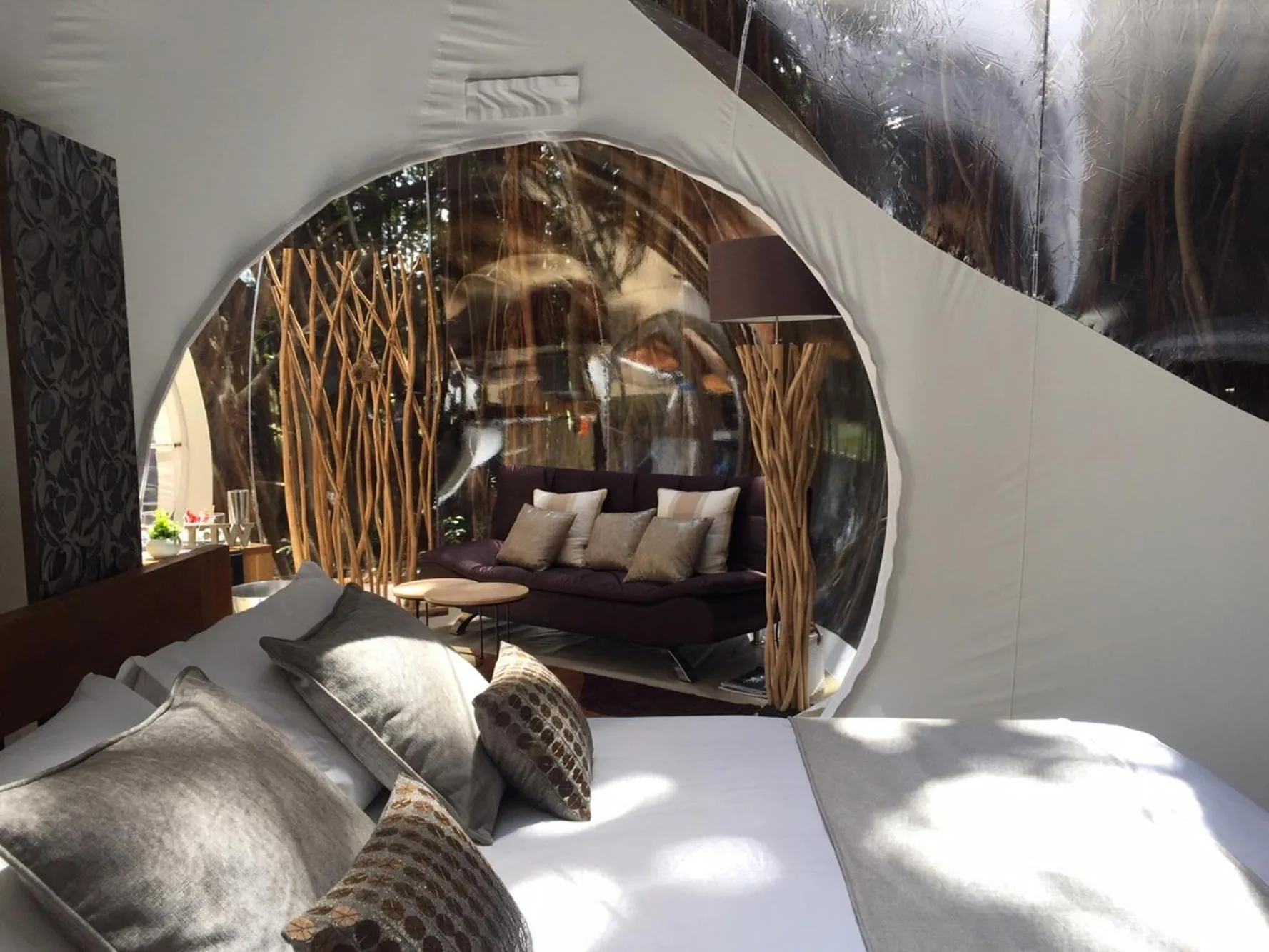 Bed in Bubble Lodge Ile aux Cerfs Island