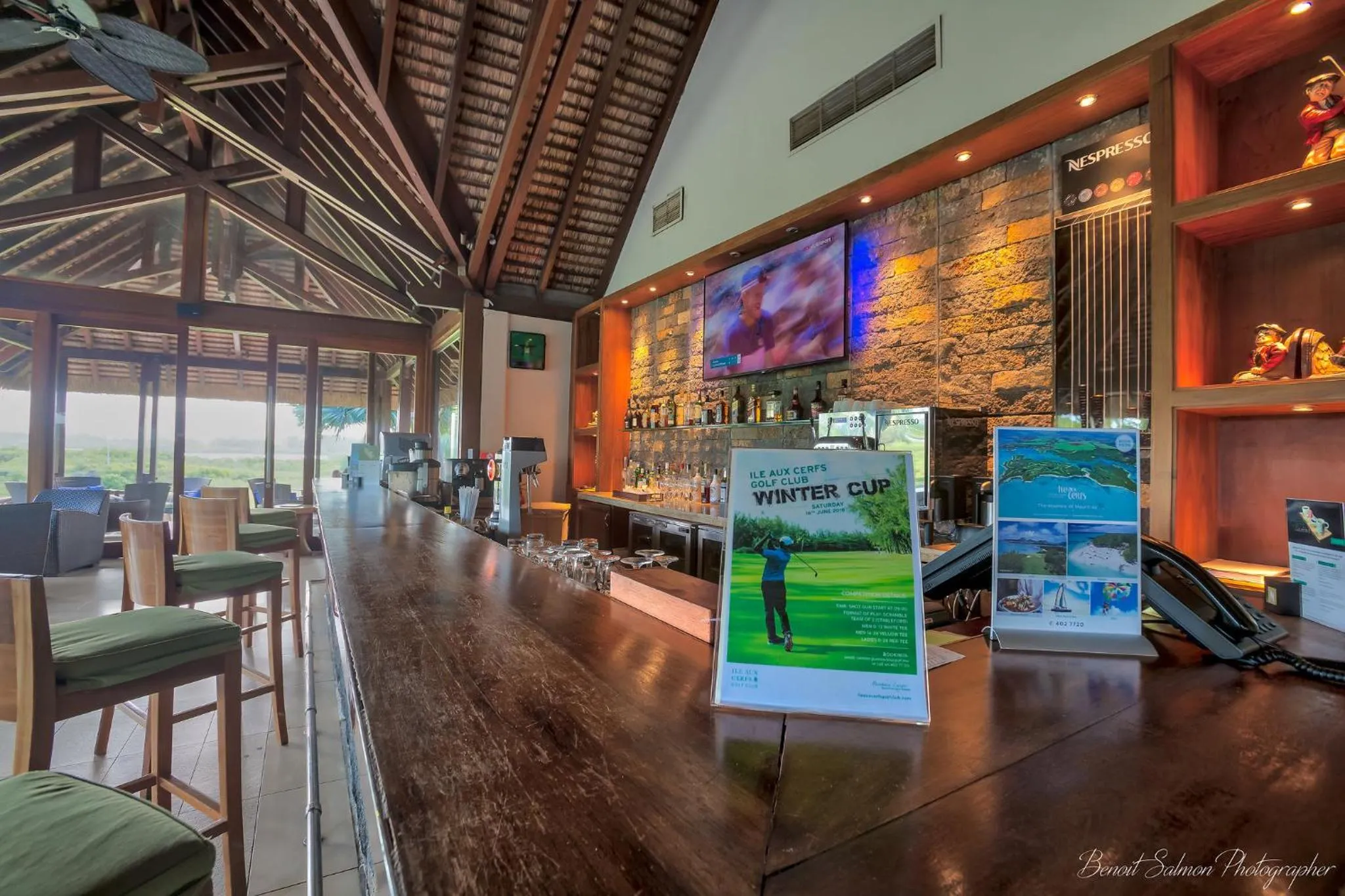 Restaurant/places to eat in Bubble Lodge Ile aux Cerfs Island