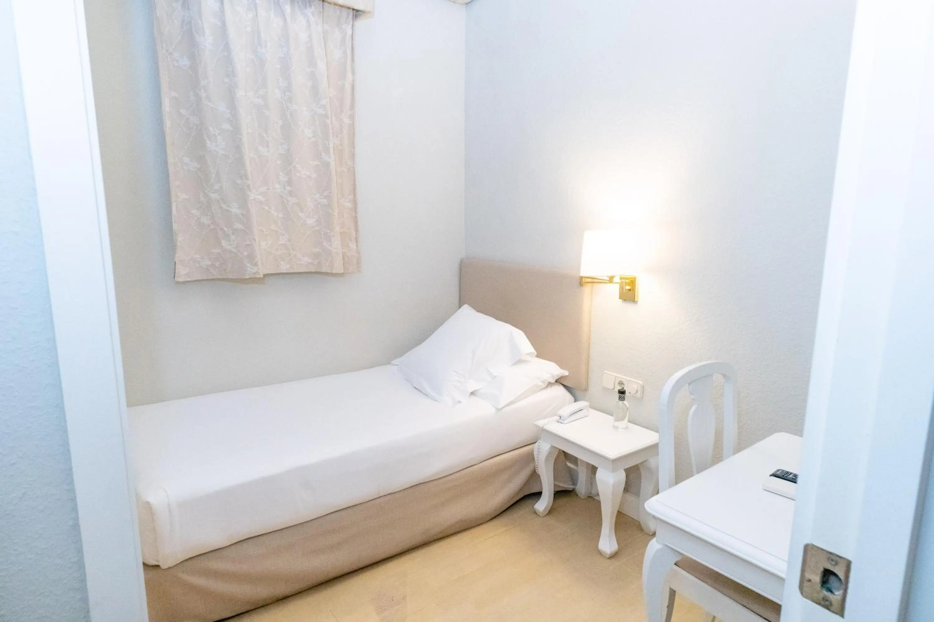 Bedroom, Bed in Hotel Niza